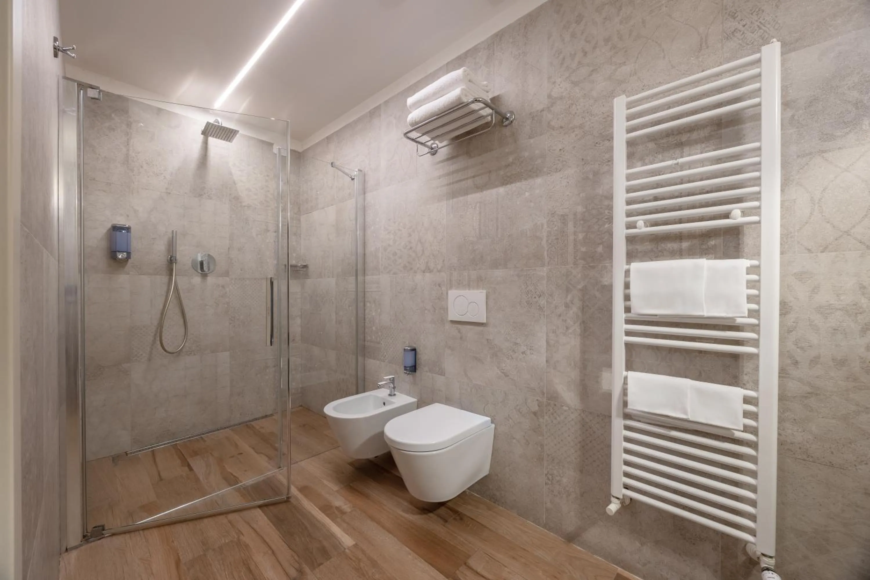 Shower in Hotel Flavia