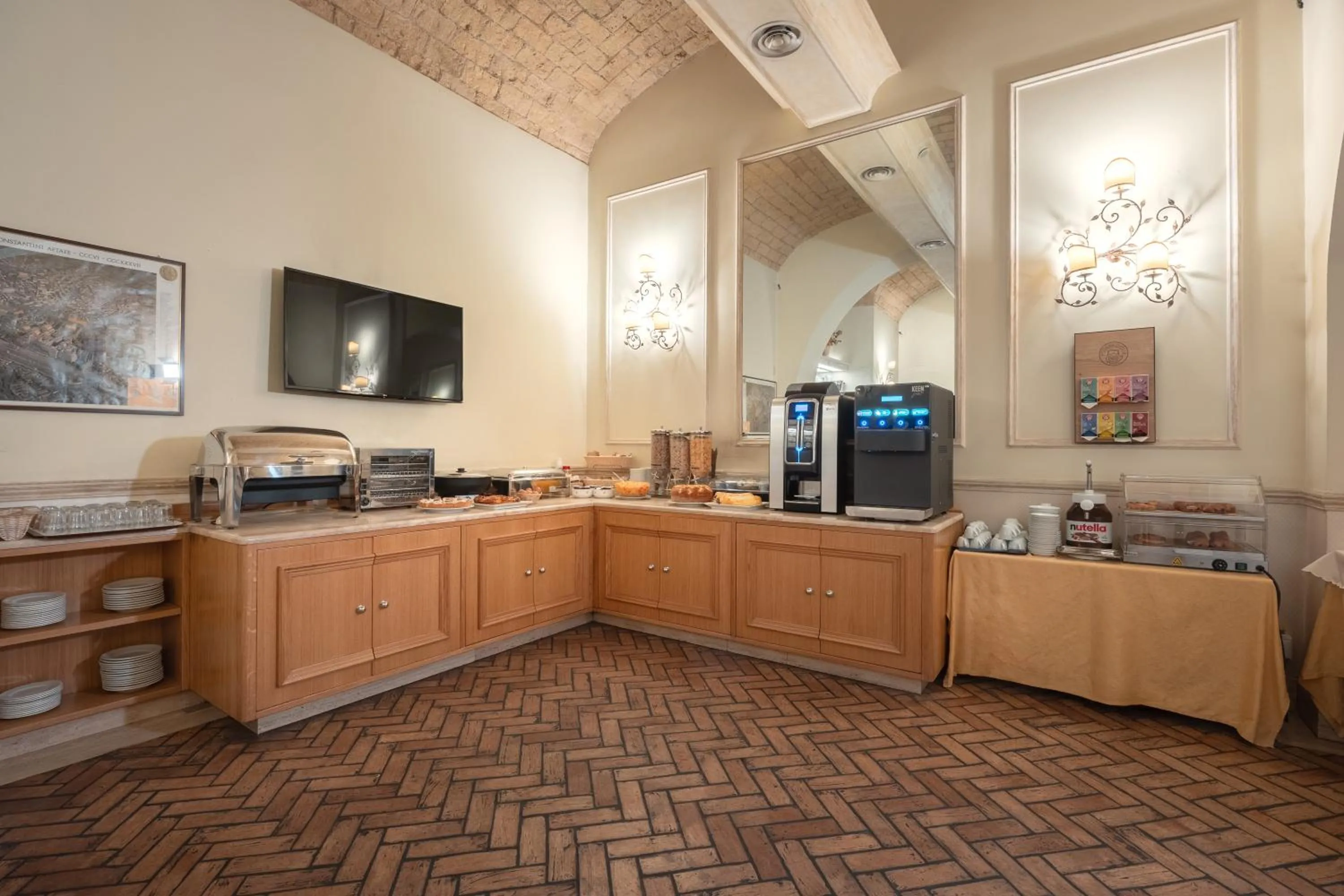 Restaurant/places to eat in Hotel Flavia