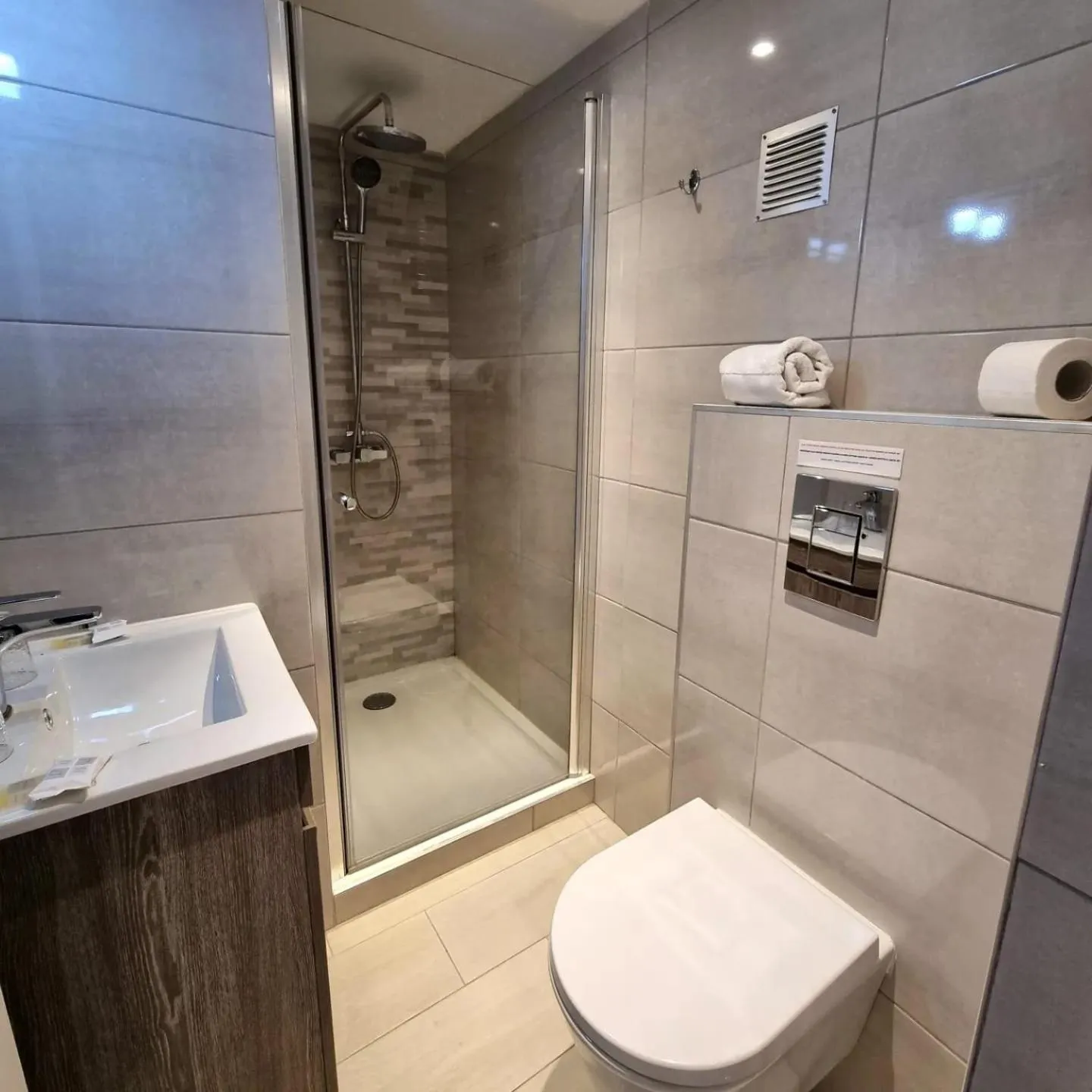 Toilet in Bungalows Du Maquis