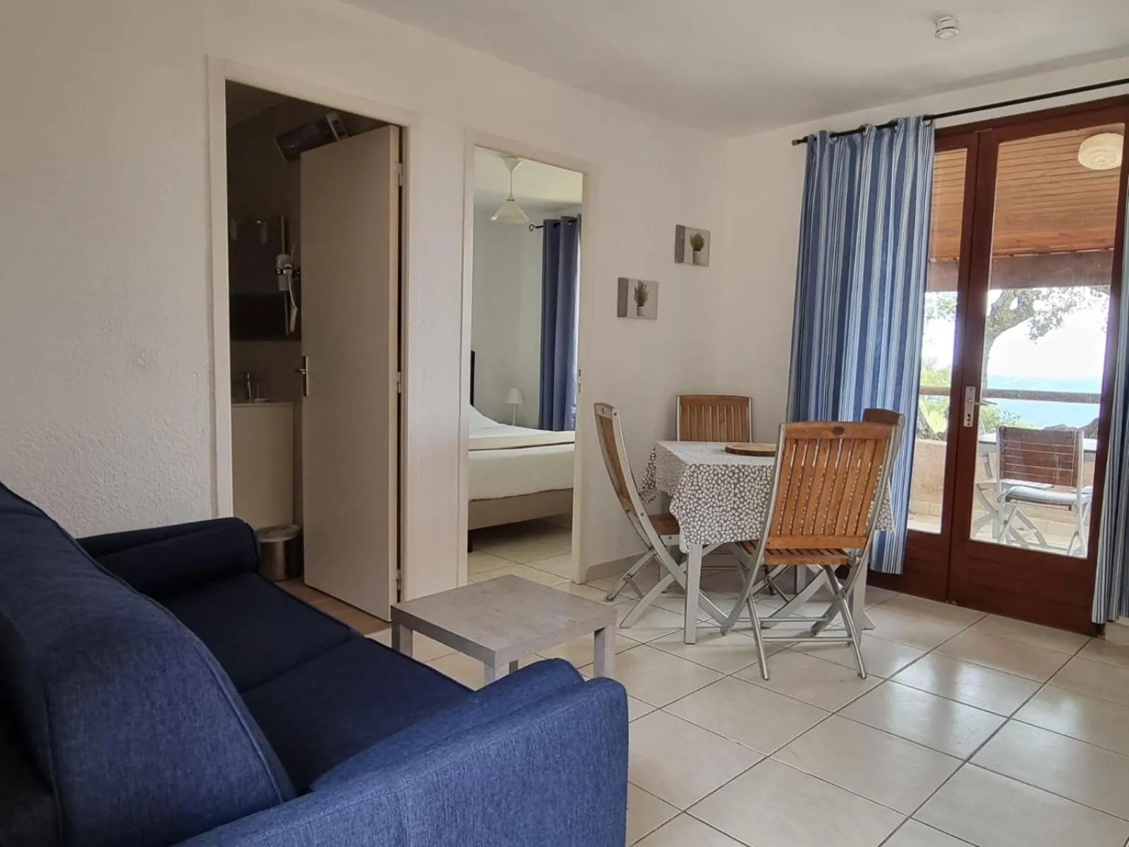 Bed in Bungalows Du Maquis