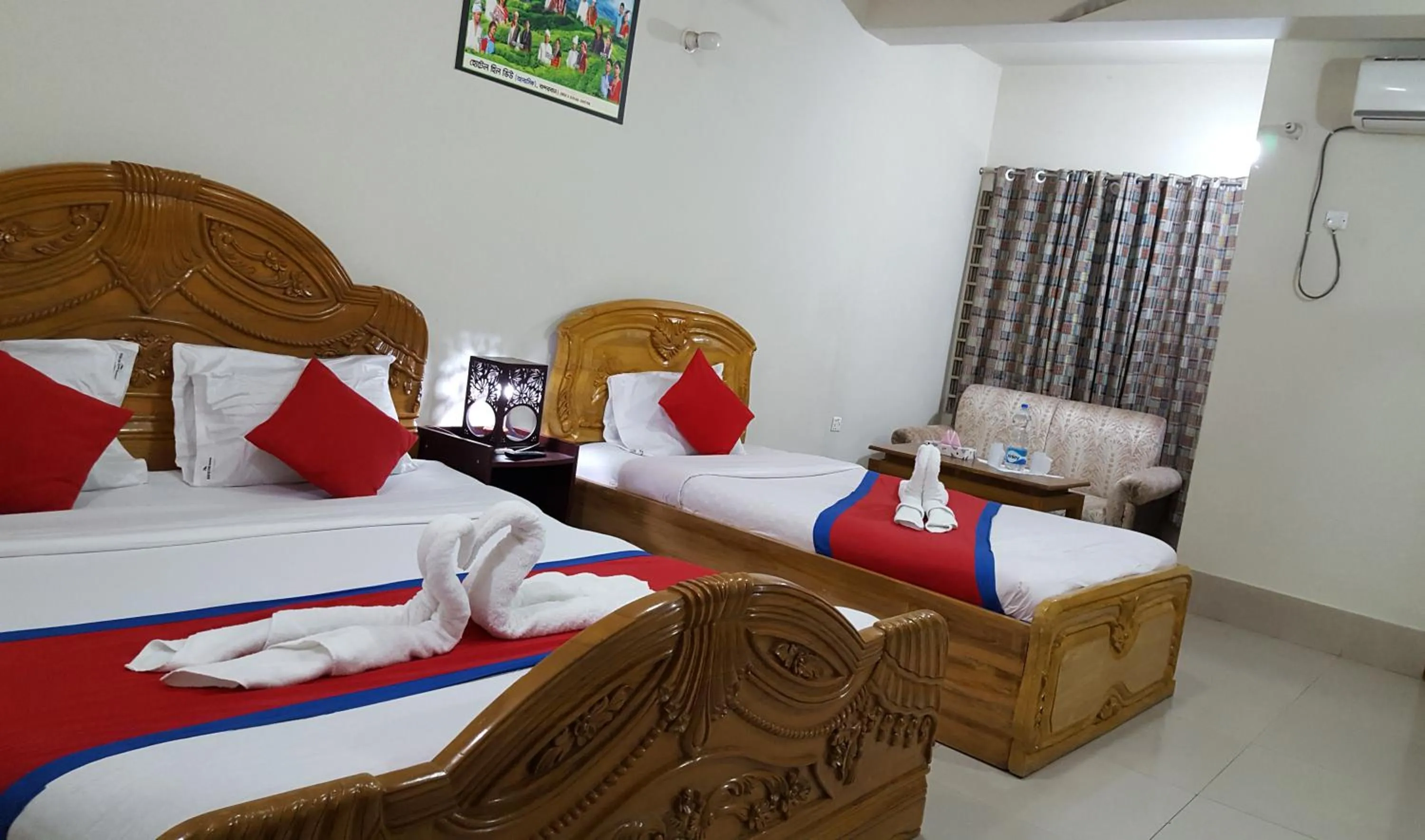 Bed in Hotel Hill View