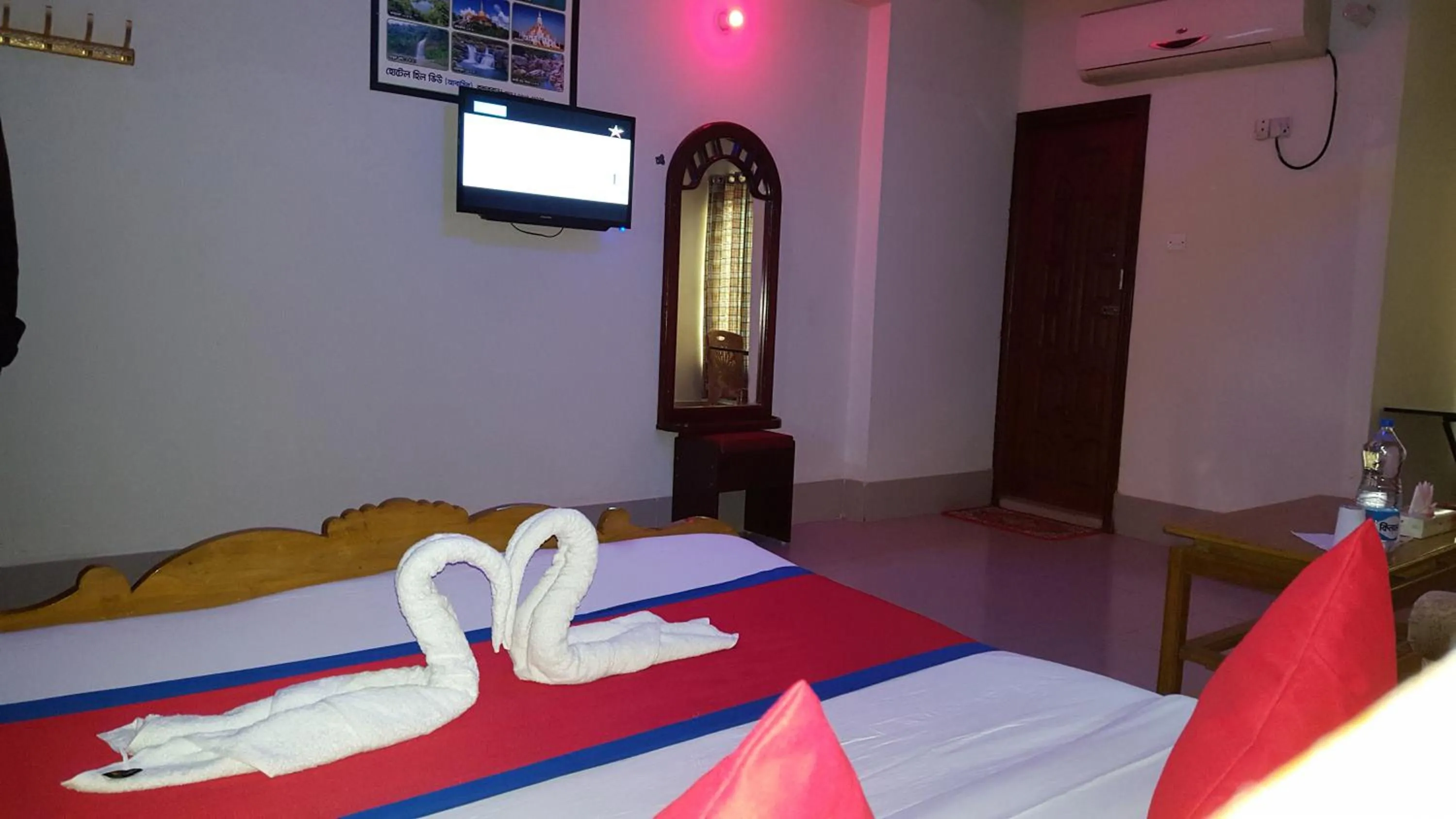 Bed in Hotel Hill View