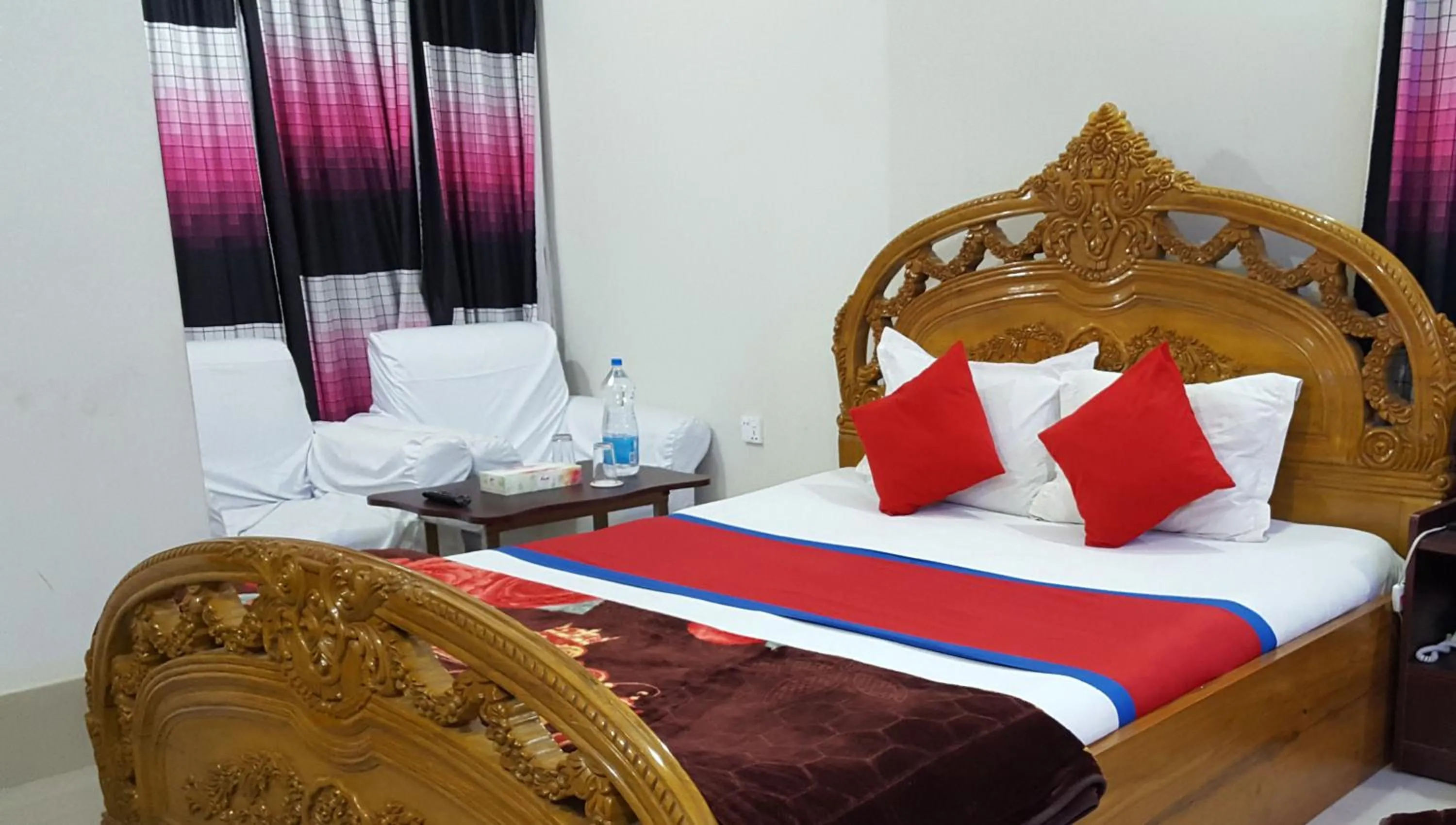Bed in Hotel Hill View