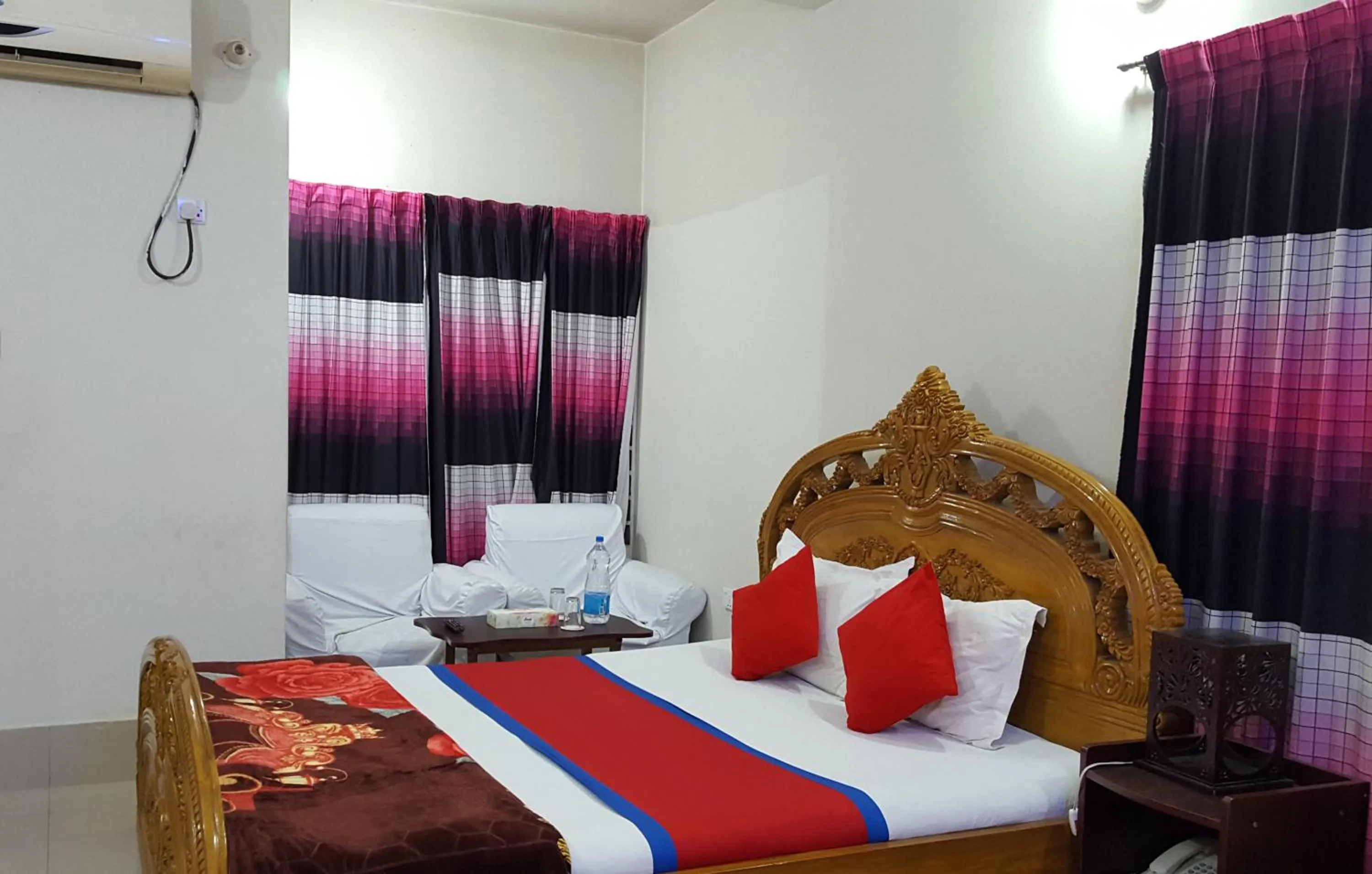 Bed in Hotel Hill View