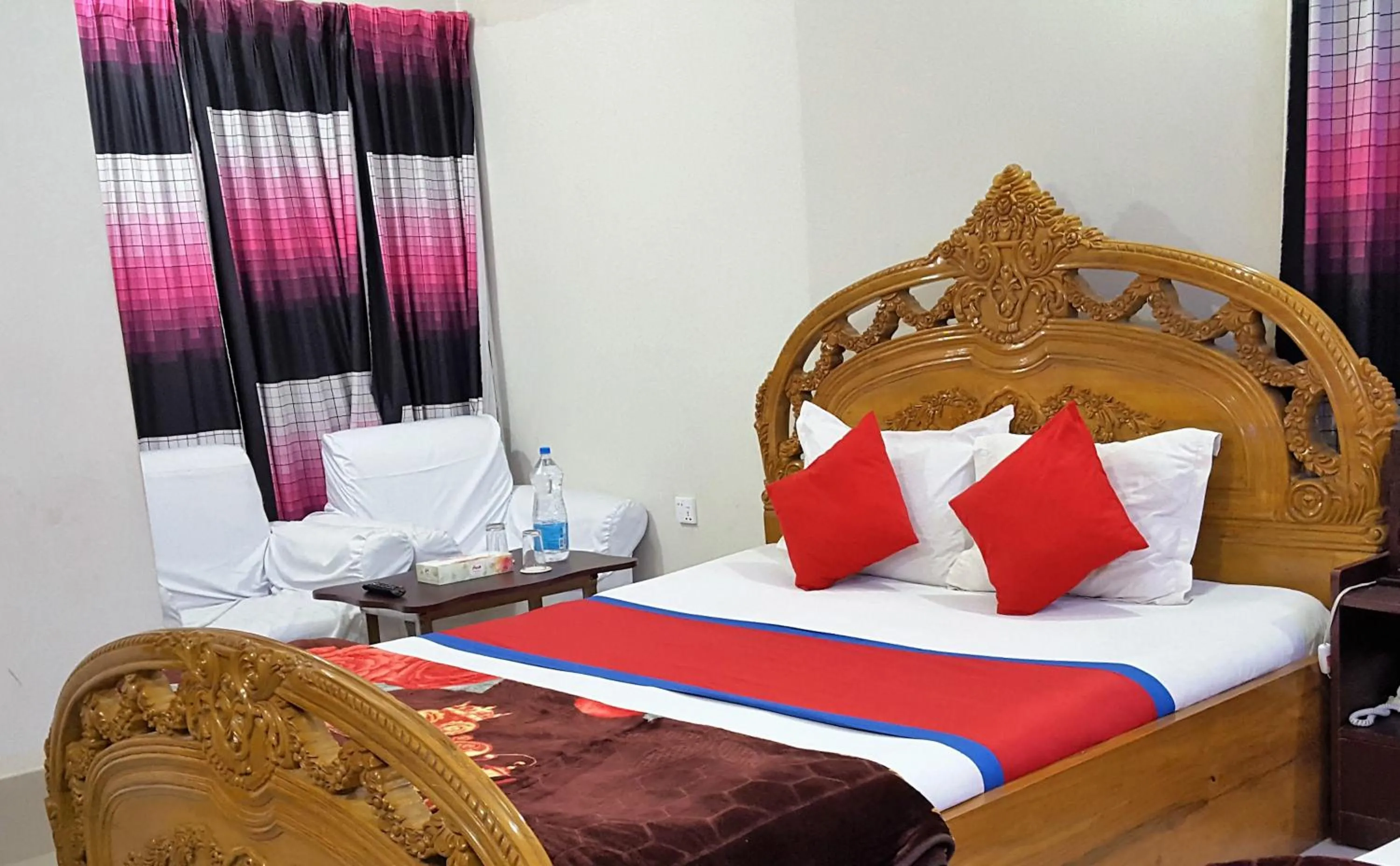 Bed in Hotel Hill View
