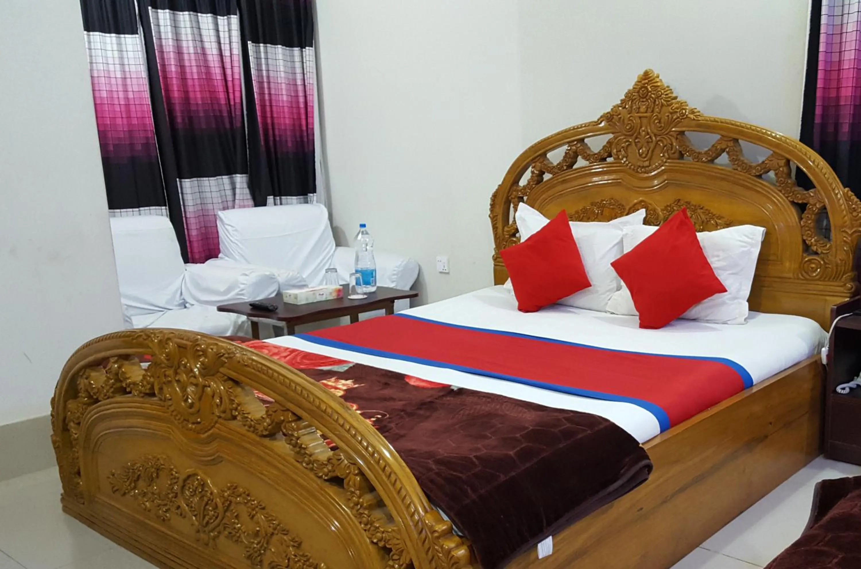 Bed in Hotel Hill View