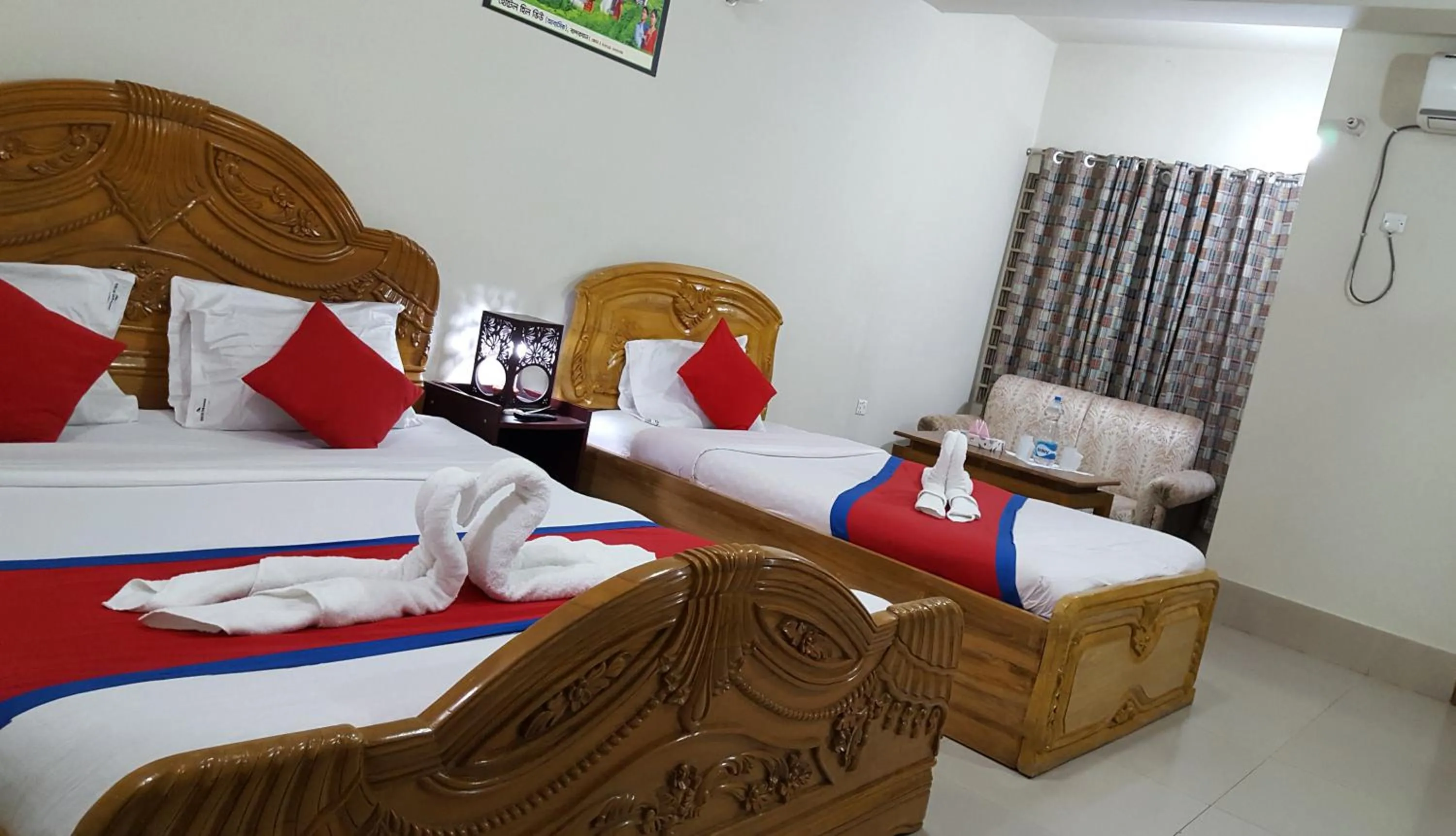 Bed in Hotel Hill View