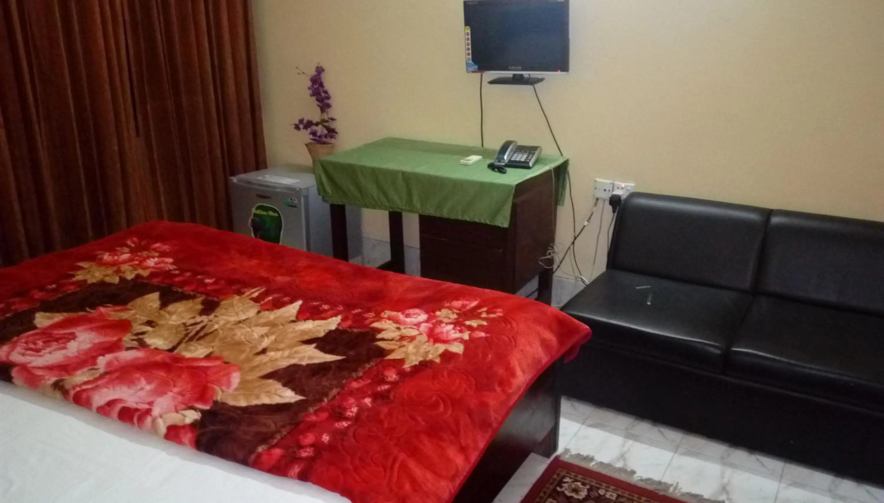 Bed in Hotel Plaza