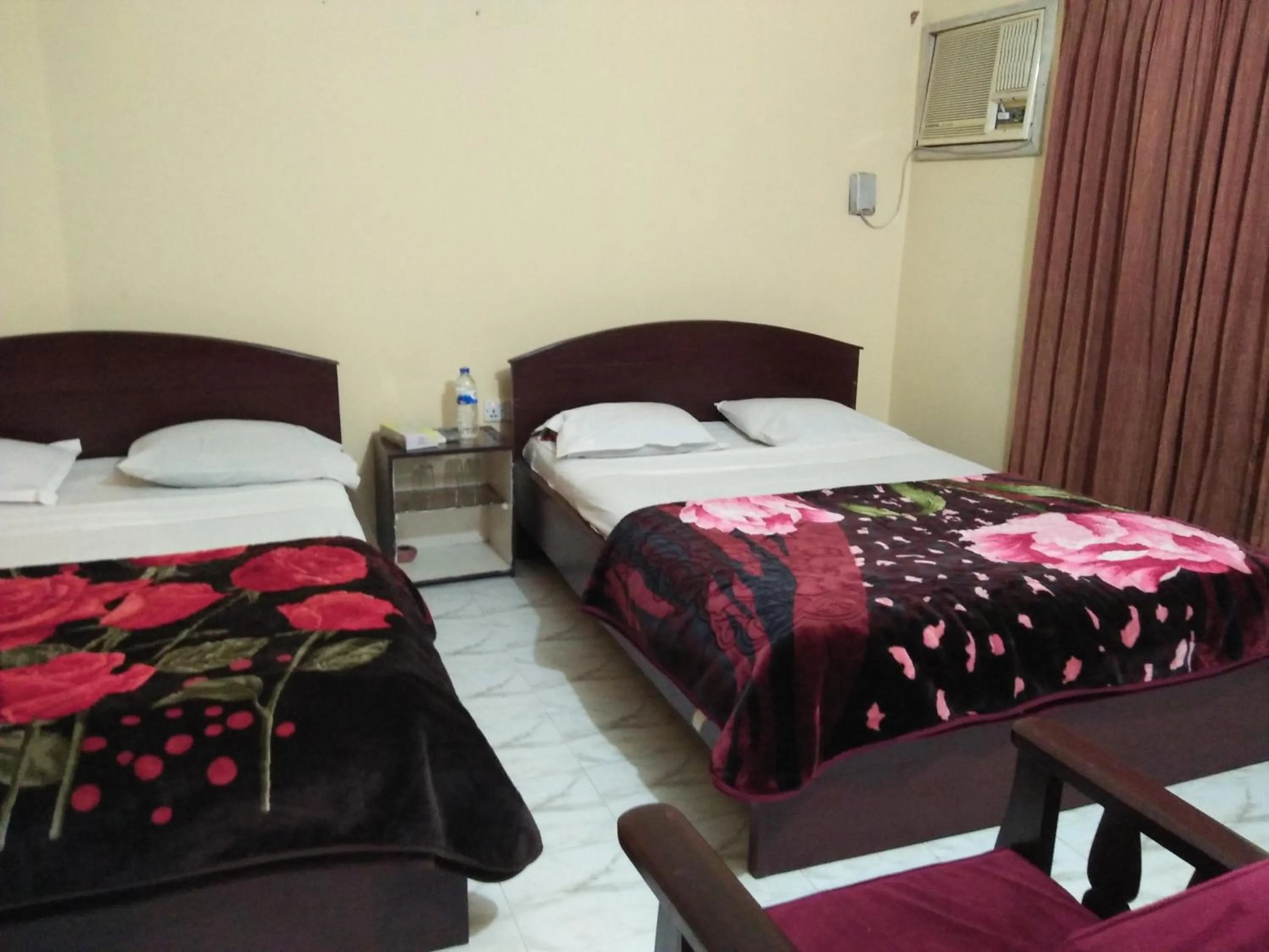 Bed in Hotel Plaza