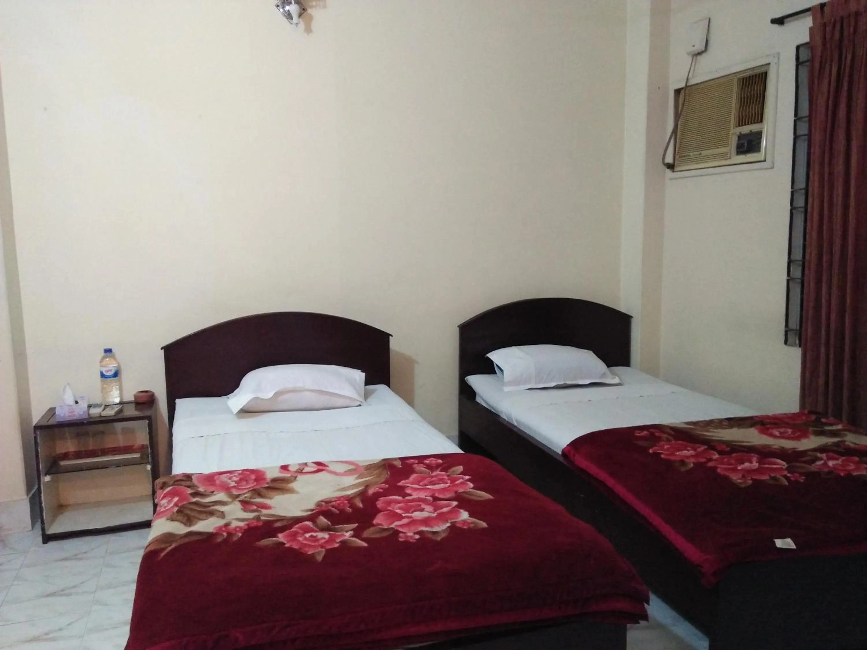 Bed in Hotel Plaza