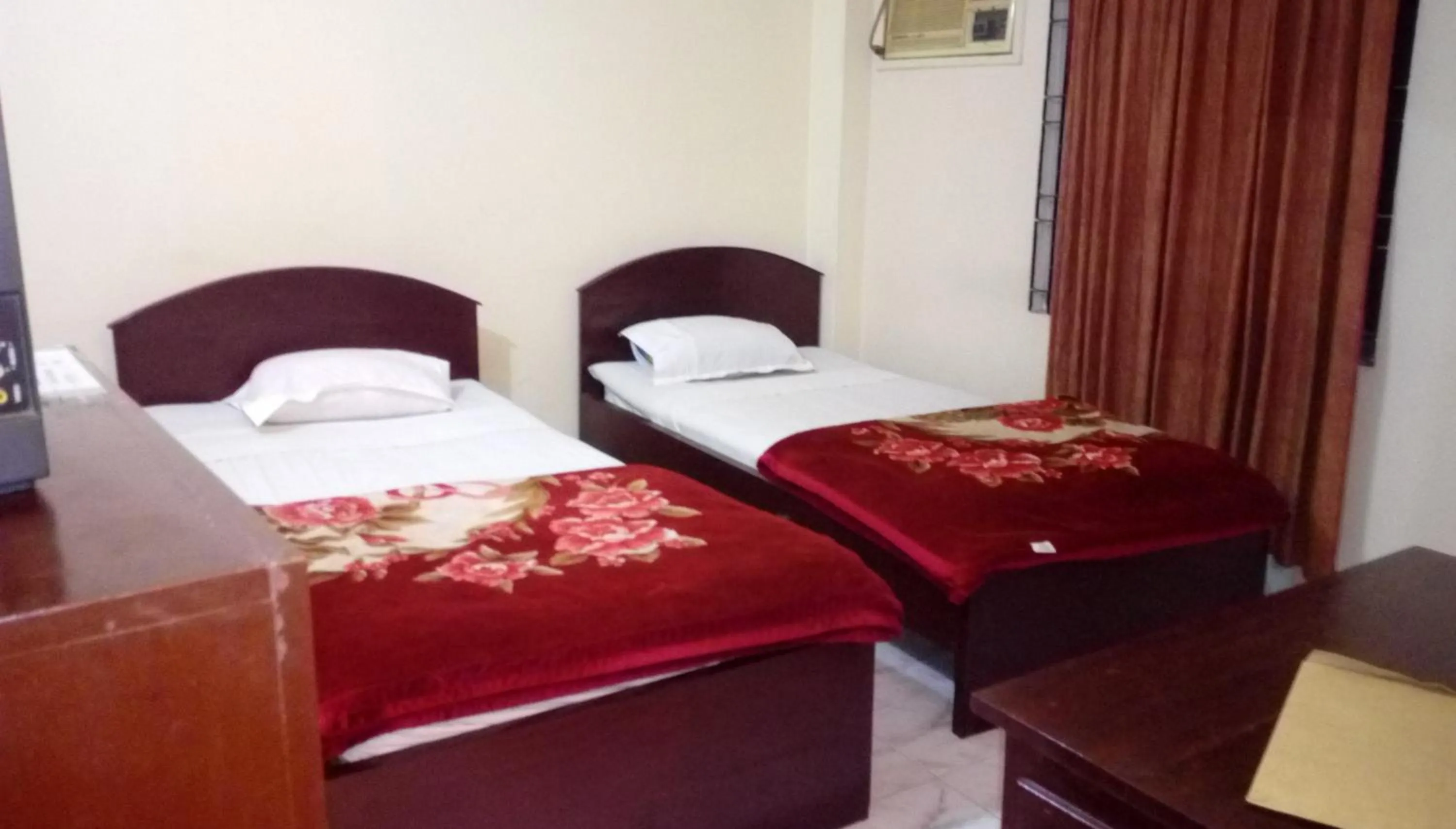 Bed in Hotel Plaza