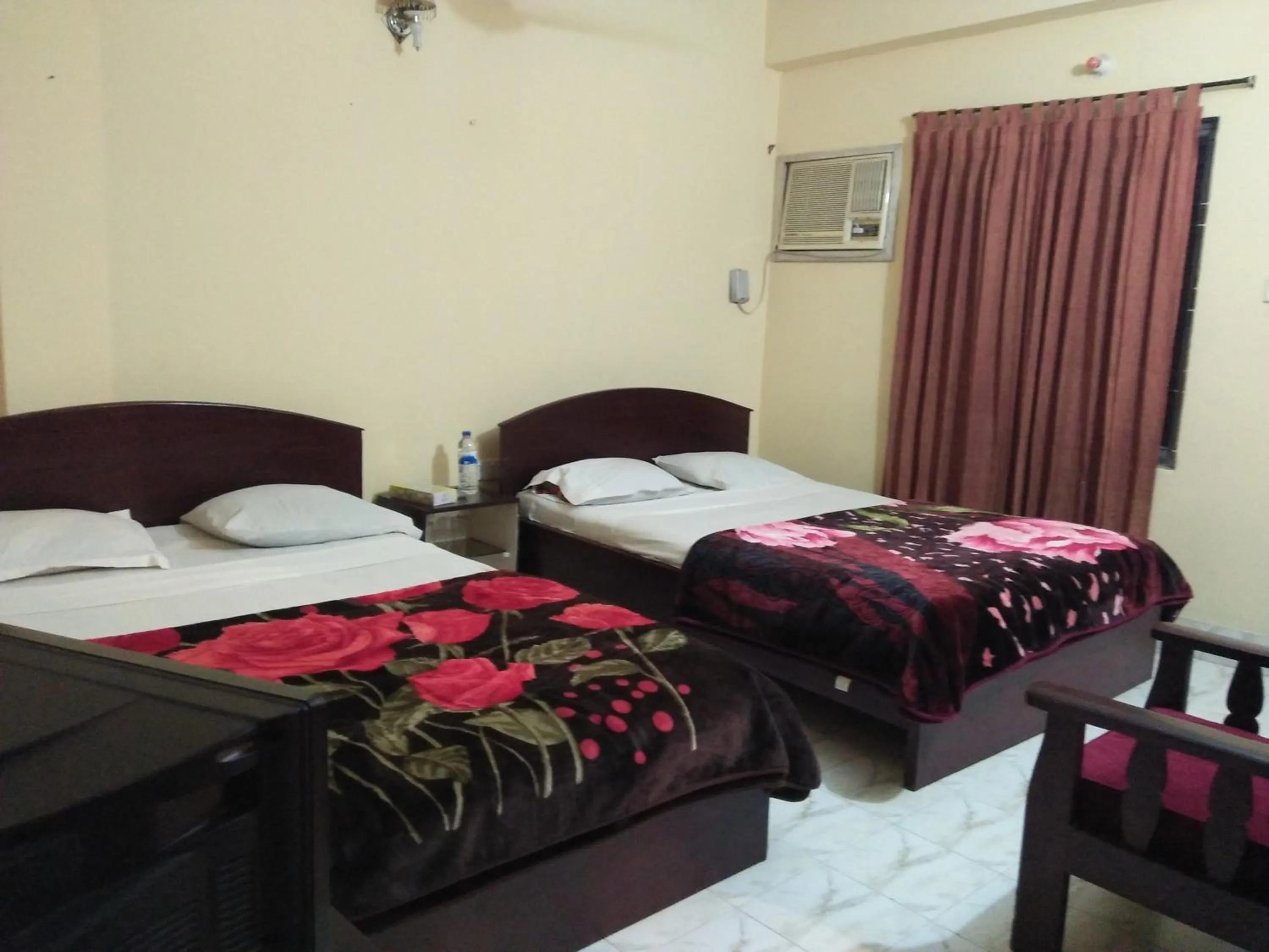 Bed in Hotel Plaza