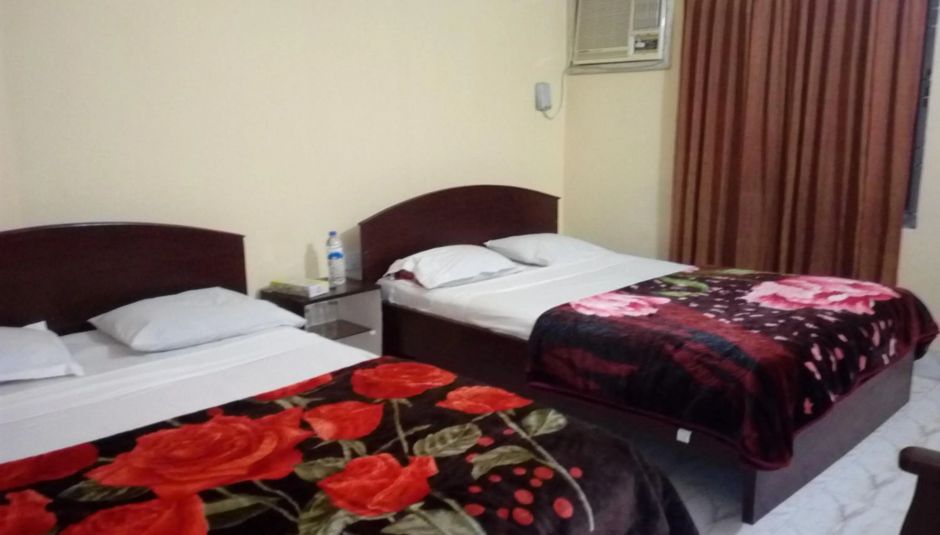 Bed in Hotel Plaza