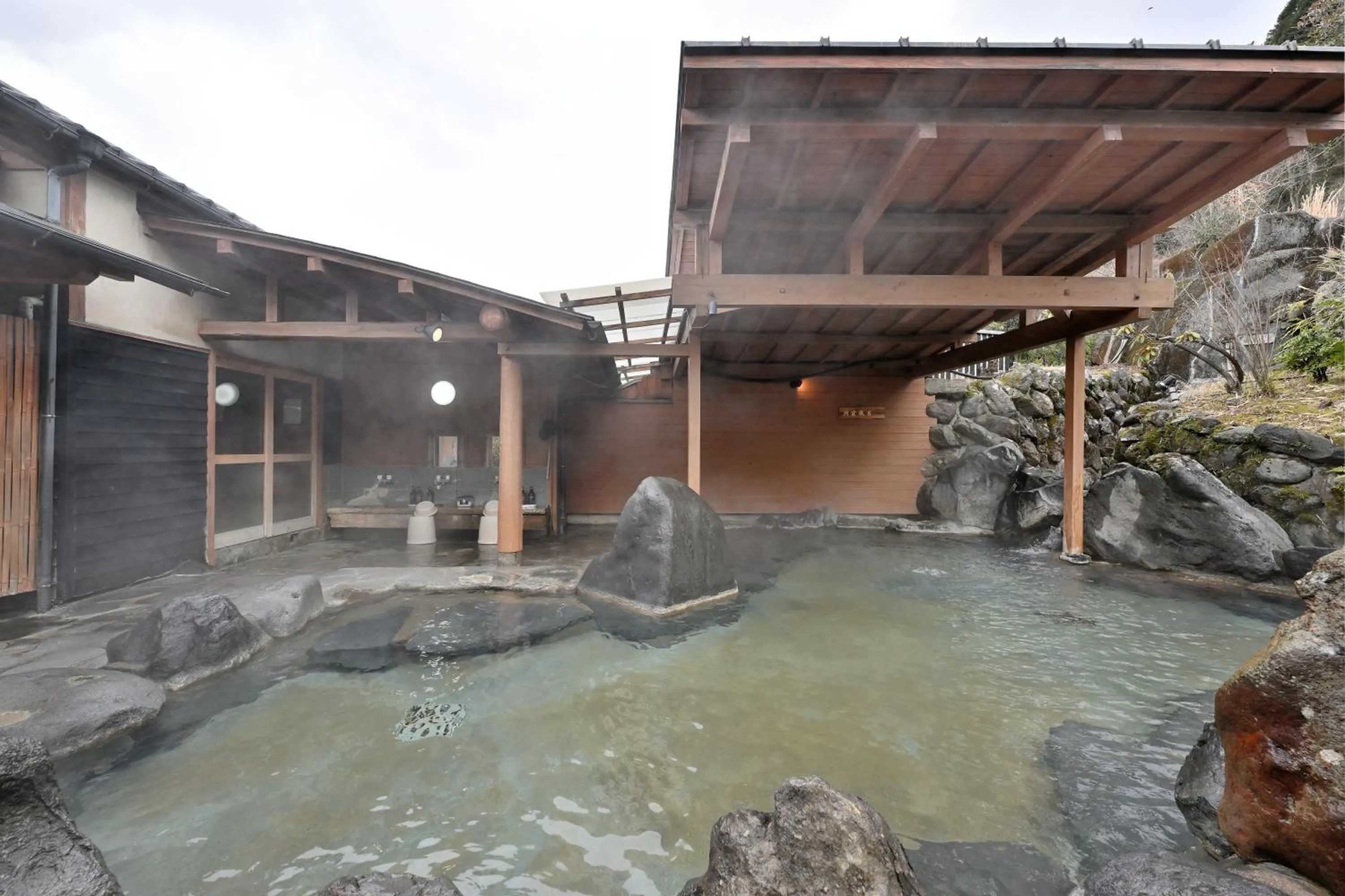 Open Air Bath in Shikinosato Hanamura