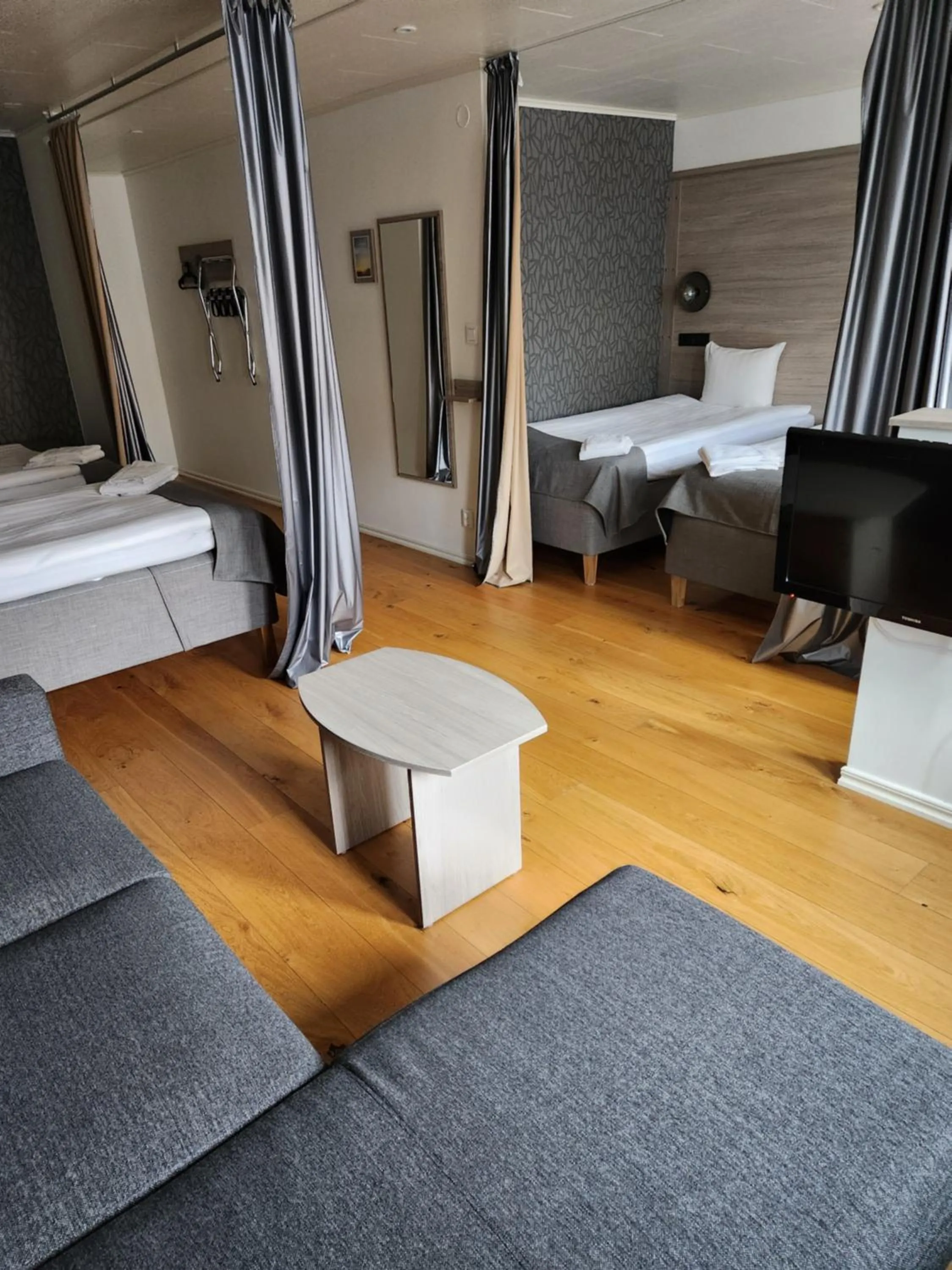 Living room, Bed in Hotell Stinsen