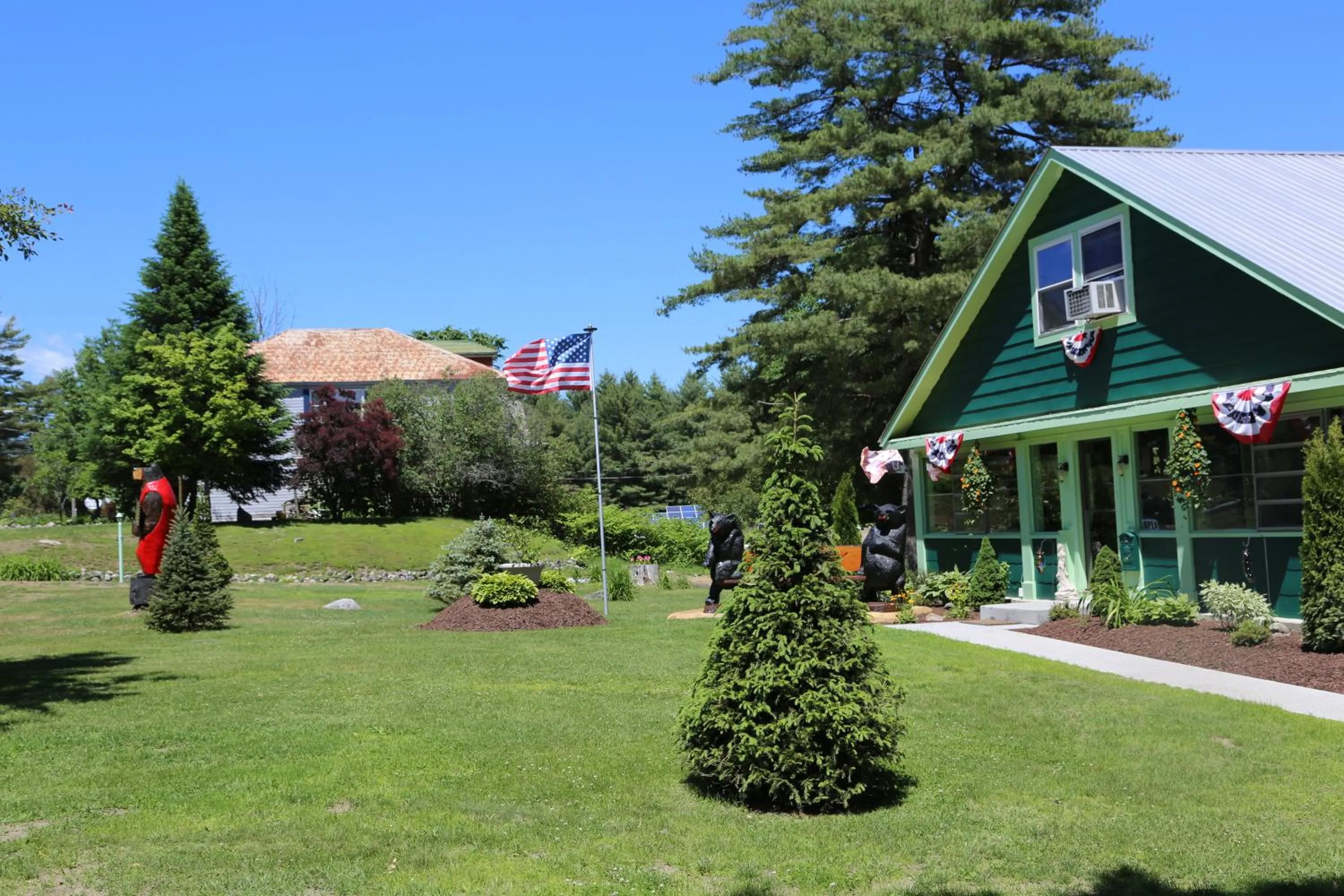 Property building in Rowe's Adirondack Cabins of Schroon Lake