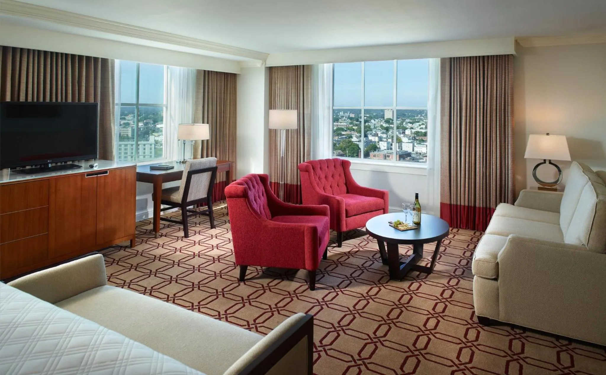 Photo of the whole room, Bed in Omni Providence