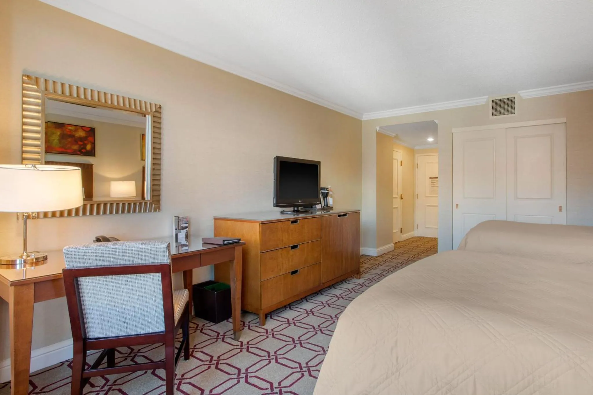 Bedroom, Bed in Omni Providence