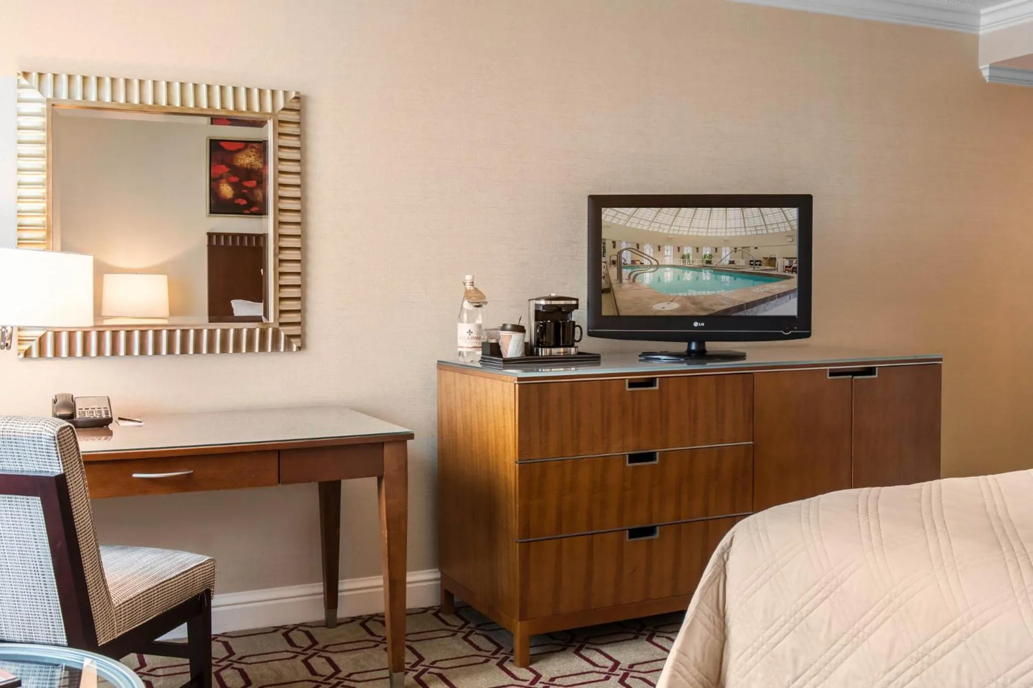 Bedroom, Bed in Omni Providence