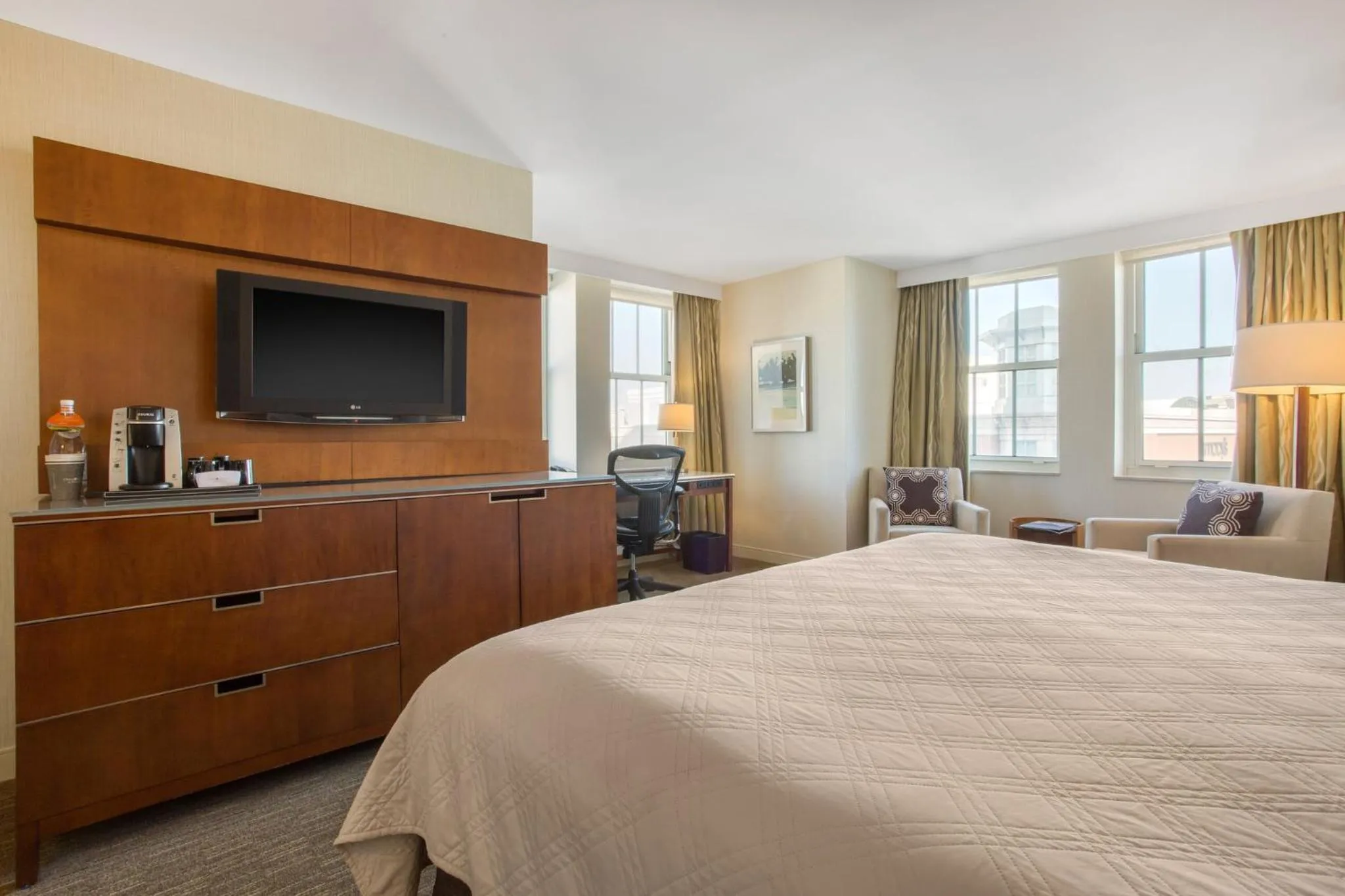 Bedroom, Bed in Omni Providence