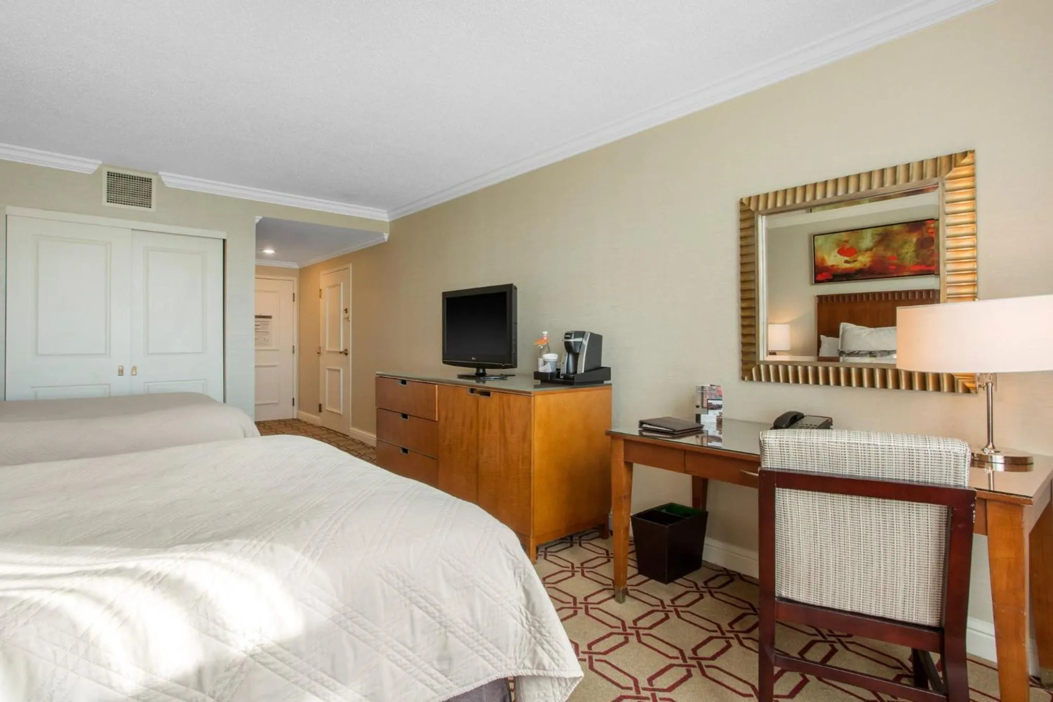 Photo of the whole room, Bed in Omni Providence