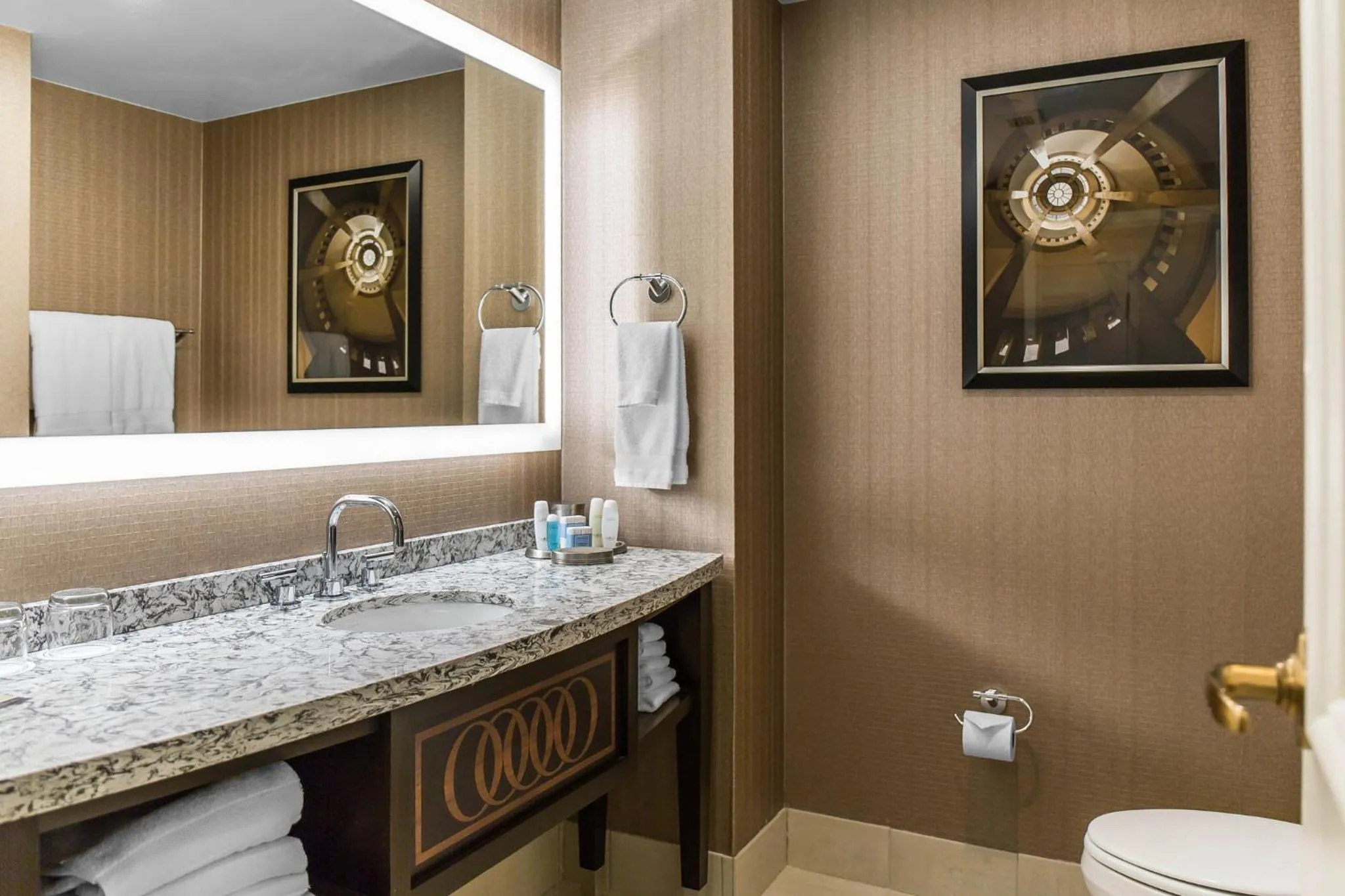 Bedroom in Omni Providence