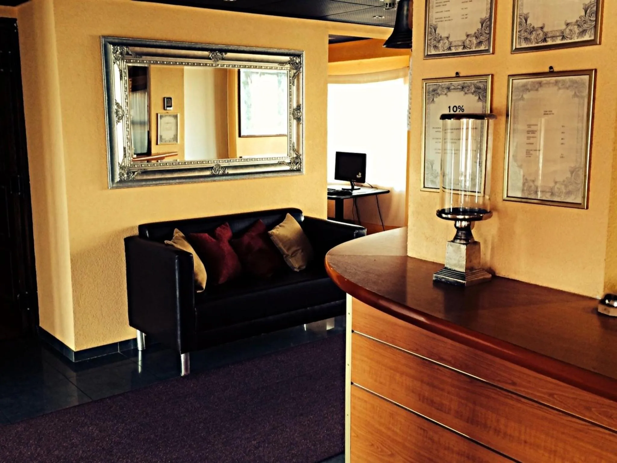 Decorative detail in Botel Gracia