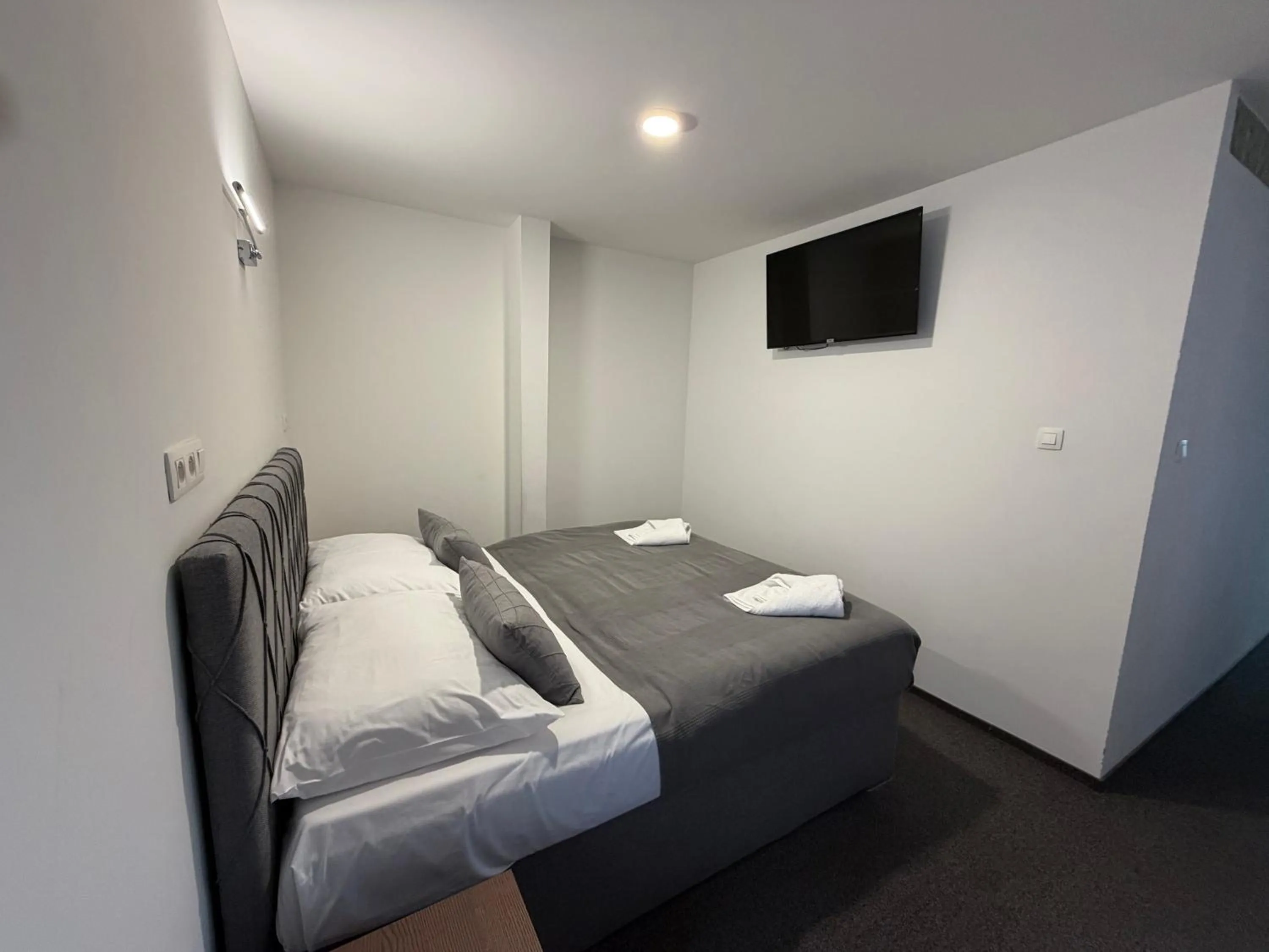 Bedroom, Bed in Botel Gracia