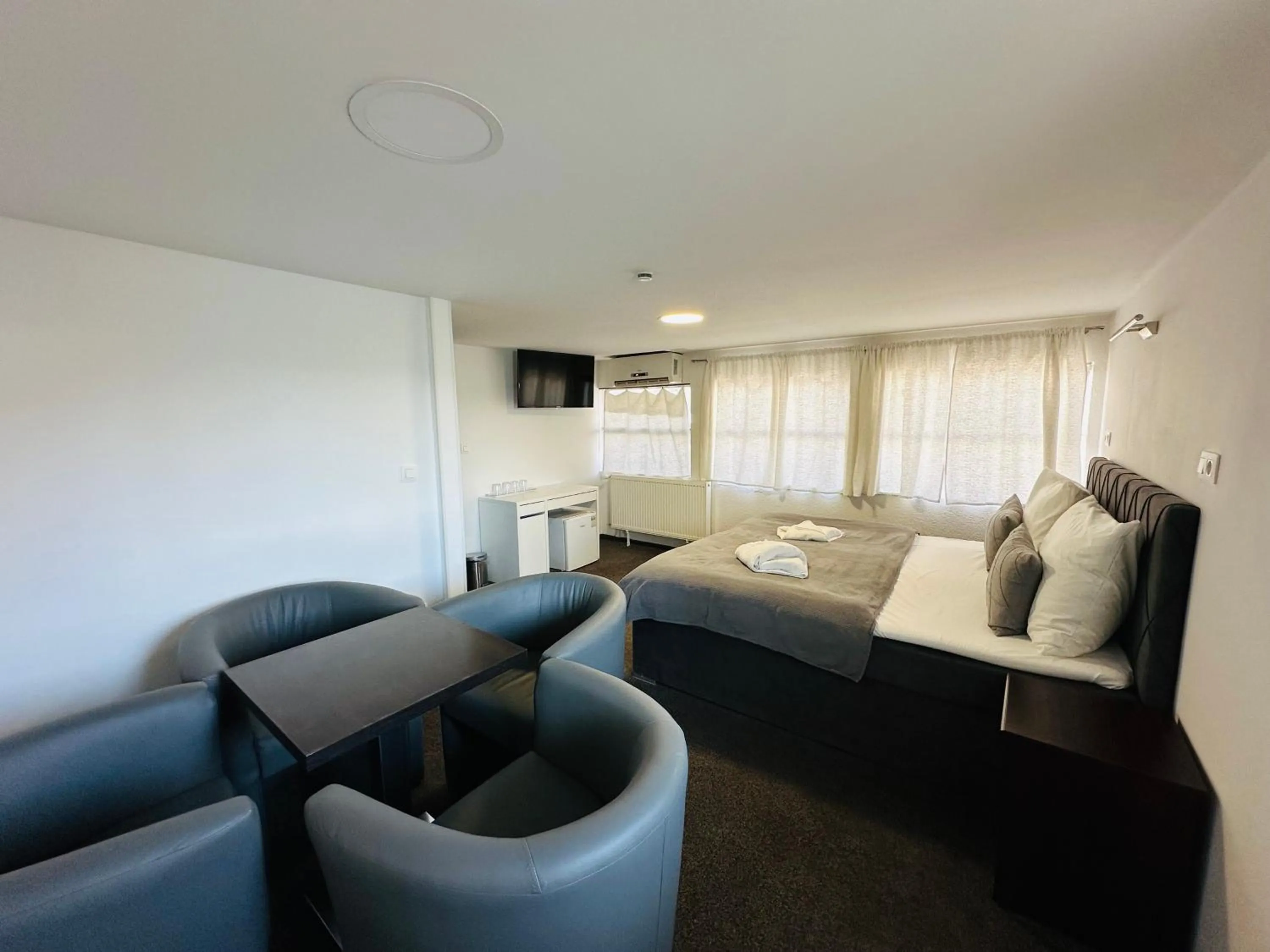 Photo of the whole room in Botel Gracia