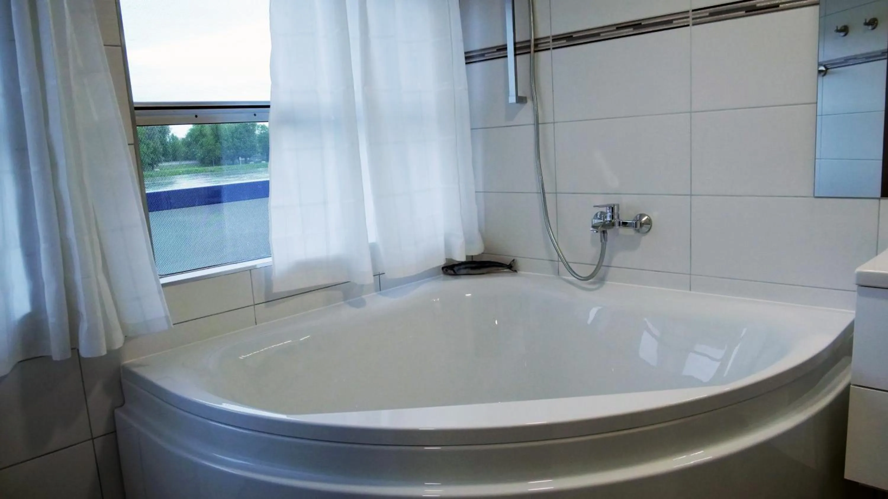 Bath in Botel Gracia