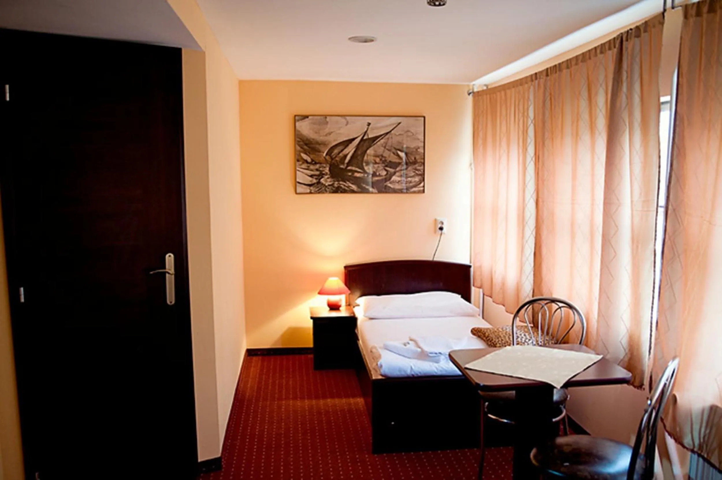 Photo of the whole room, Bed in Botel Gracia