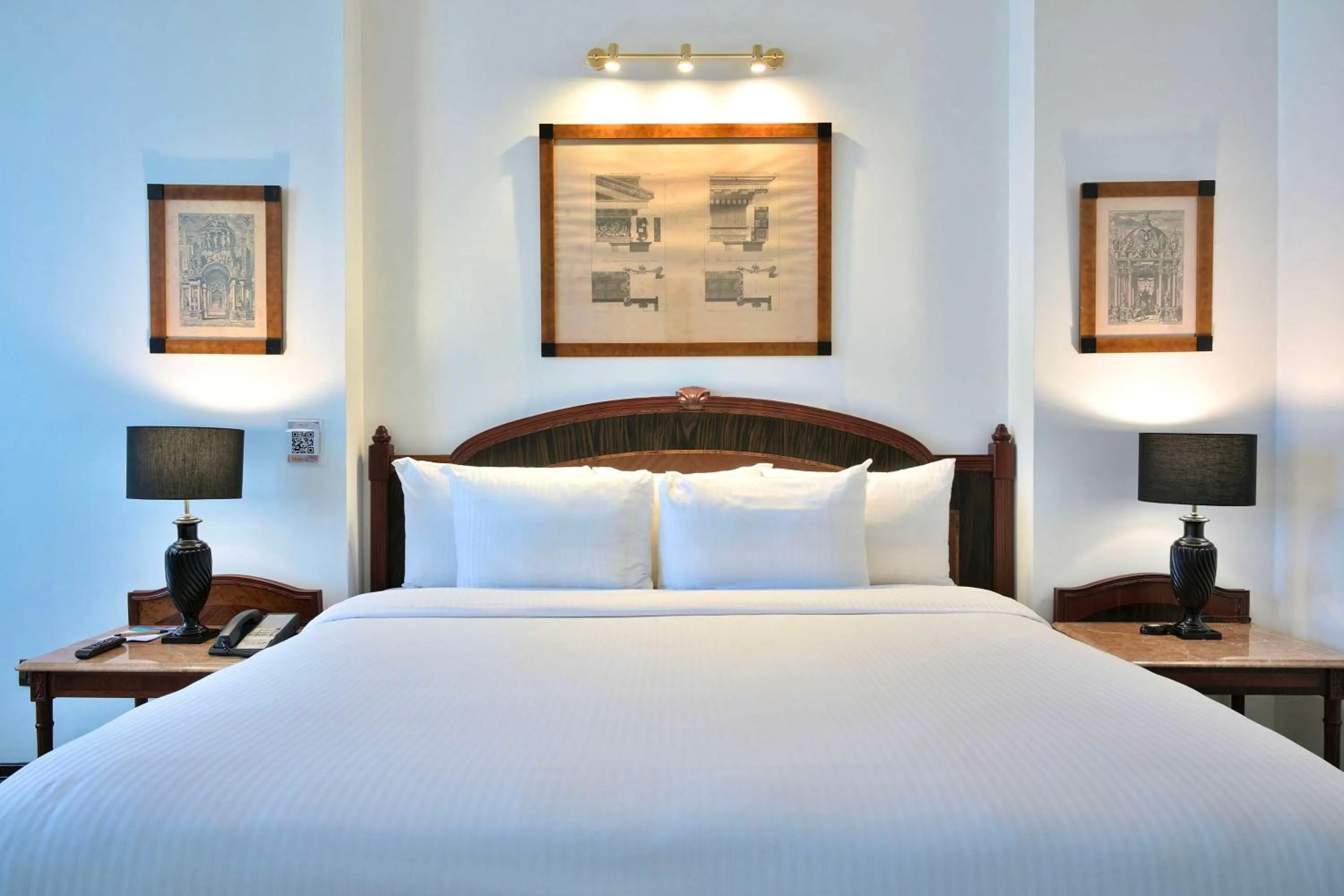 Photo of the whole room, Bed in Meliá Caracas