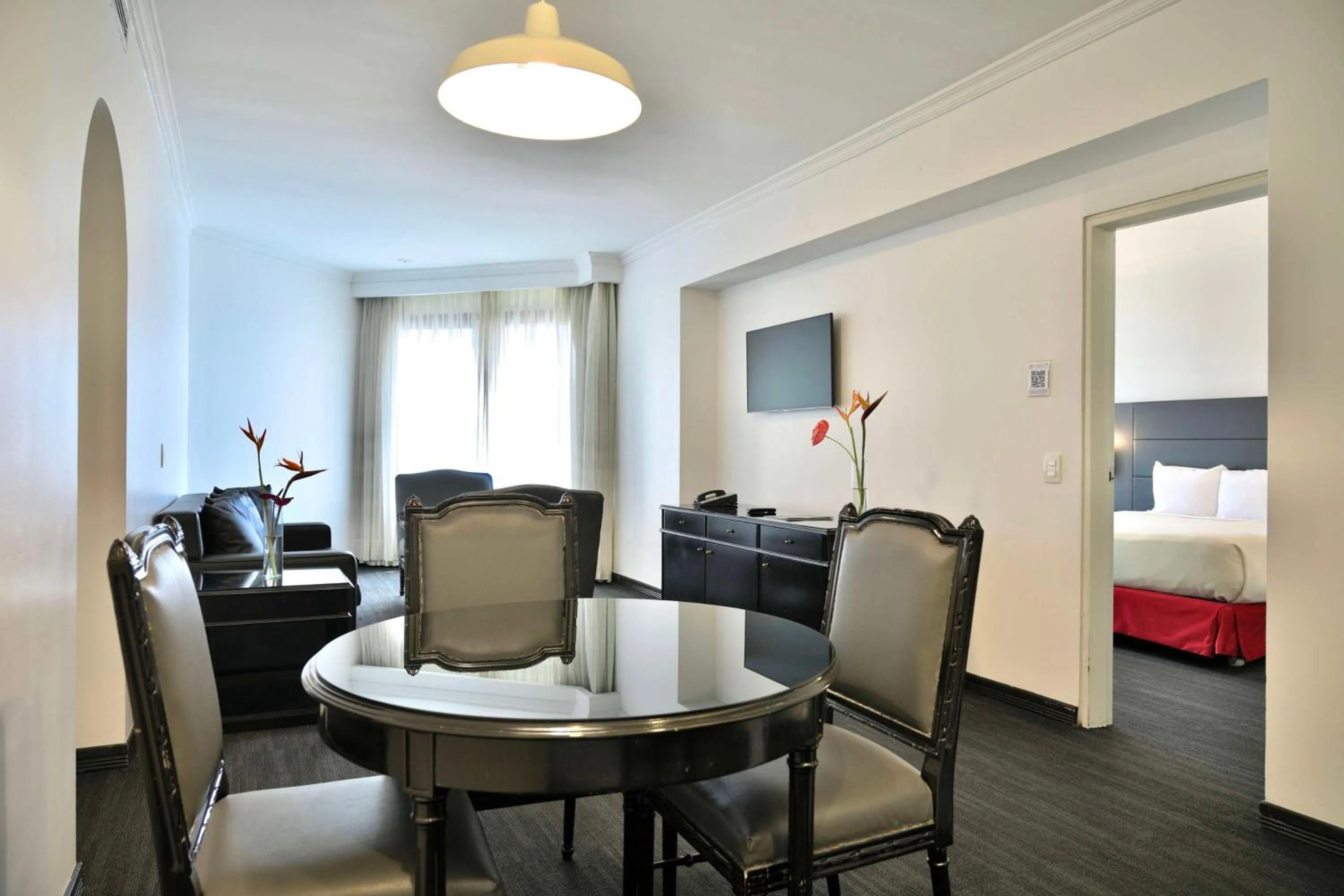 Photo of the whole room in Meliá Caracas