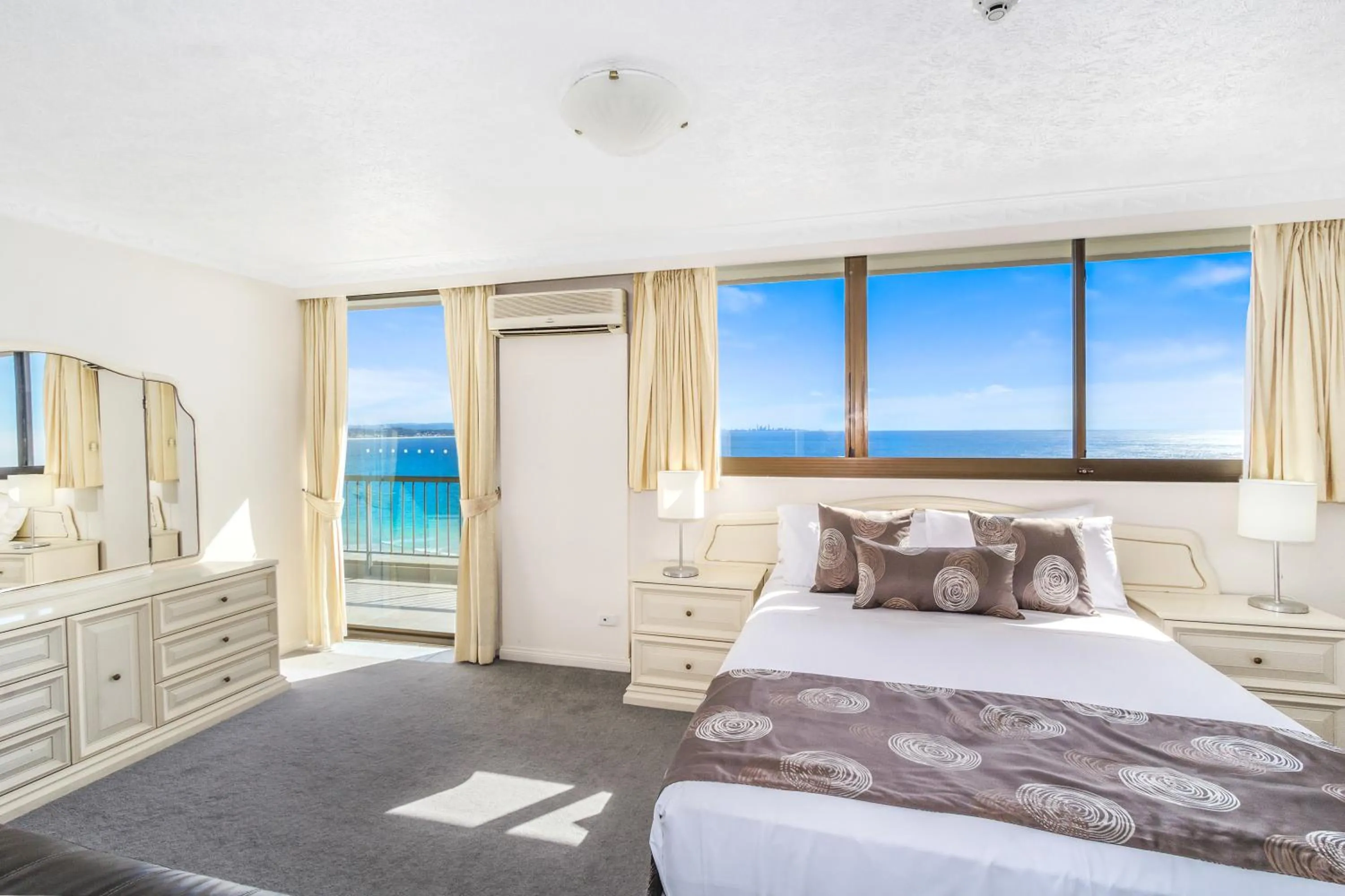 Bed in Columbia Beachfront Apartments on Rainbow Bay