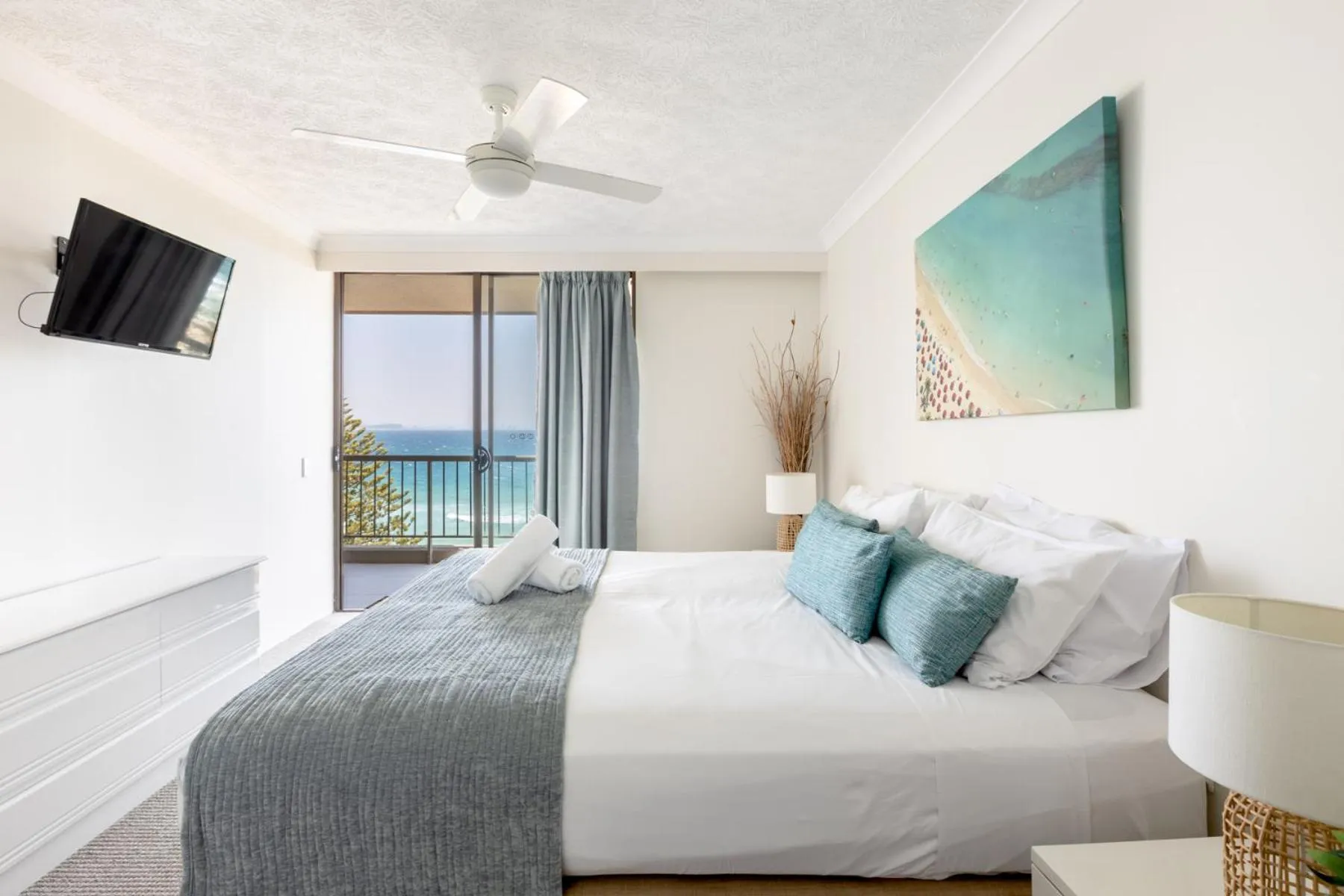 Bed in Columbia Beachfront Apartments on Rainbow Bay