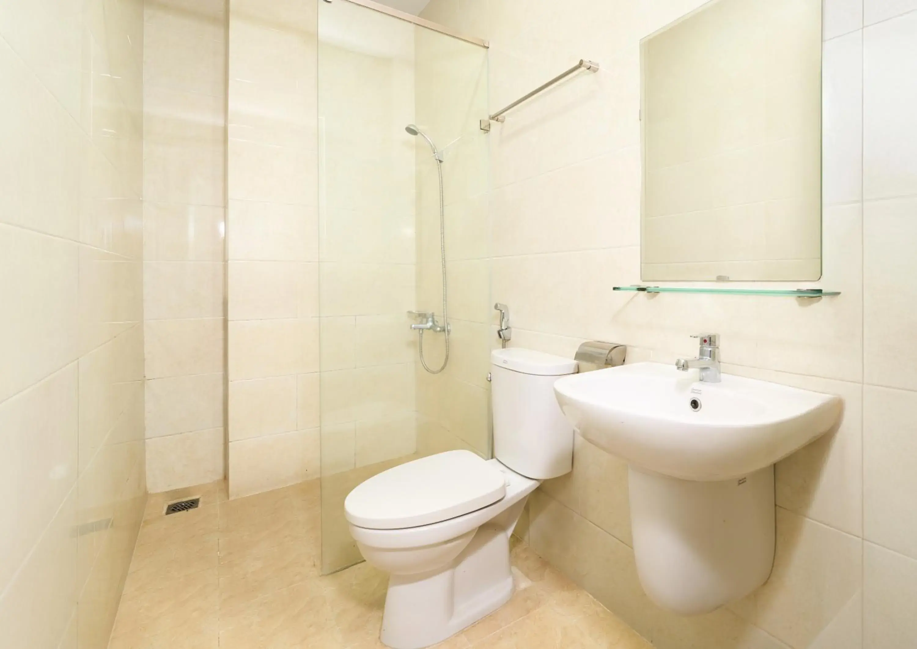 Quadruple Room No Window in Phu Tho Da Lat Hotel Quadruple Room No Window in Phu Tho Da Lat Hotel