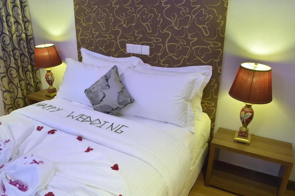 Bed in Turquoise Residence by UI