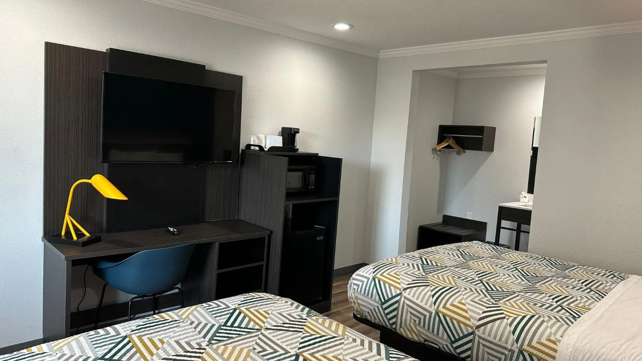 Bedroom, Bed in Studio 6 Suites San Ysidro CA San Diego South Bay