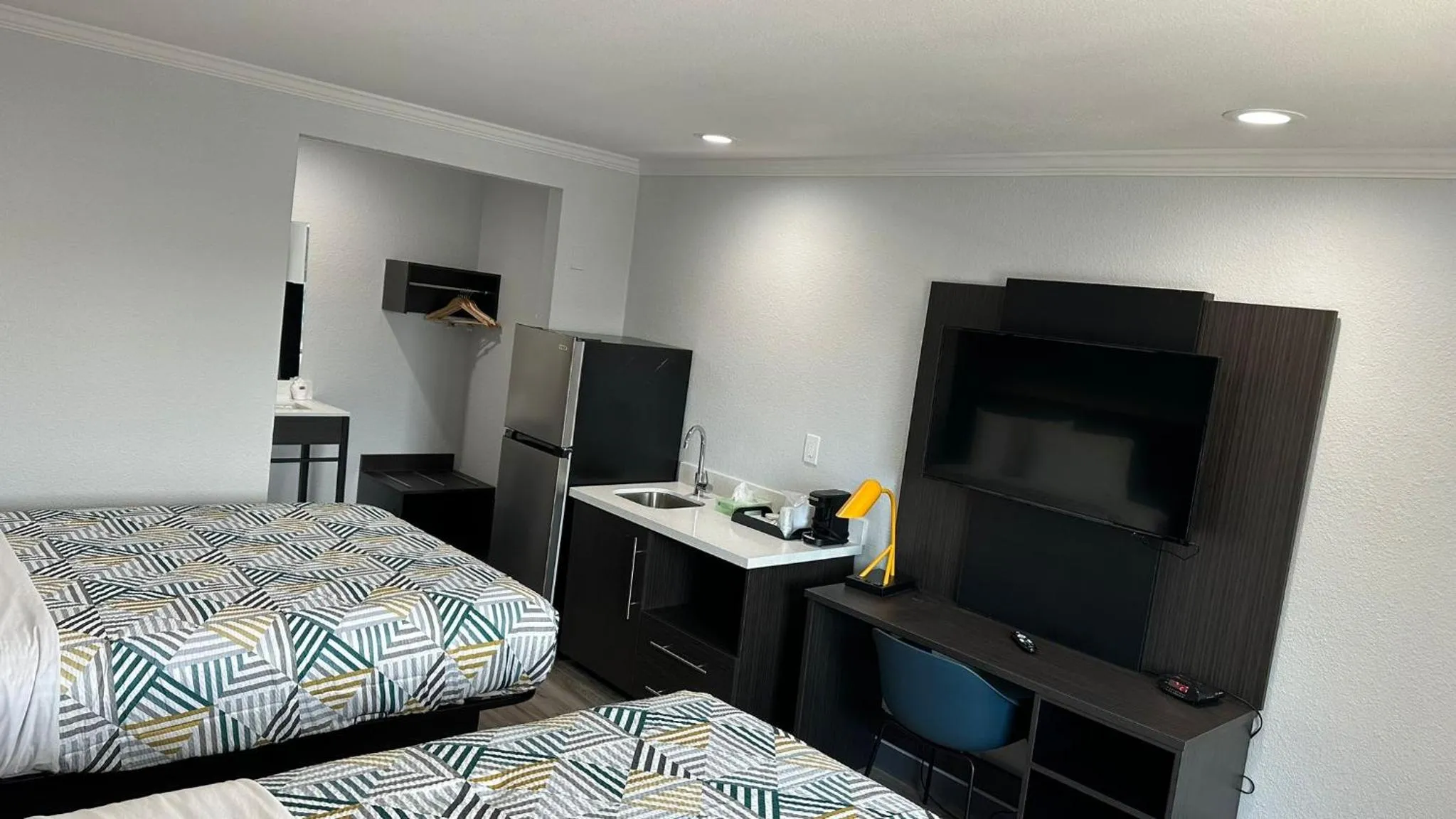 Kitchen or kitchenette, Bed in Studio 6 Suites San Ysidro CA San Diego South Bay