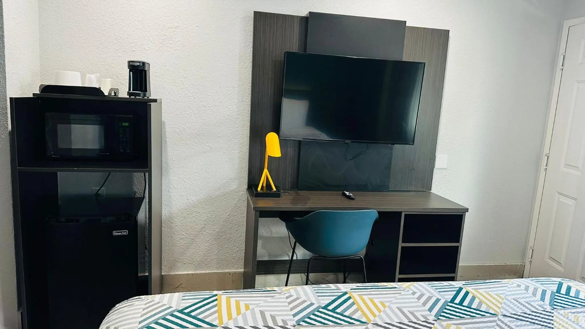 TV and multimedia, Bed in Studio 6 Suites San Ysidro CA San Diego South Bay