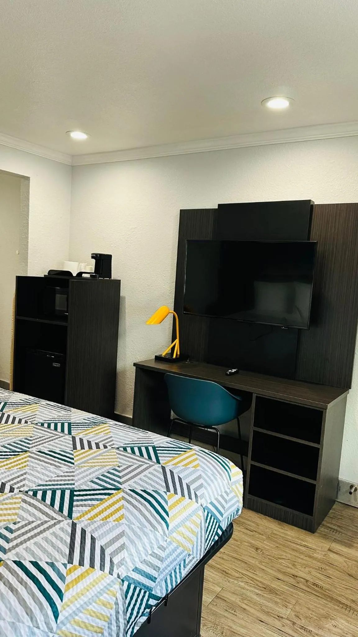 Bedroom, Bed in Studio 6 Suites San Ysidro CA San Diego South Bay