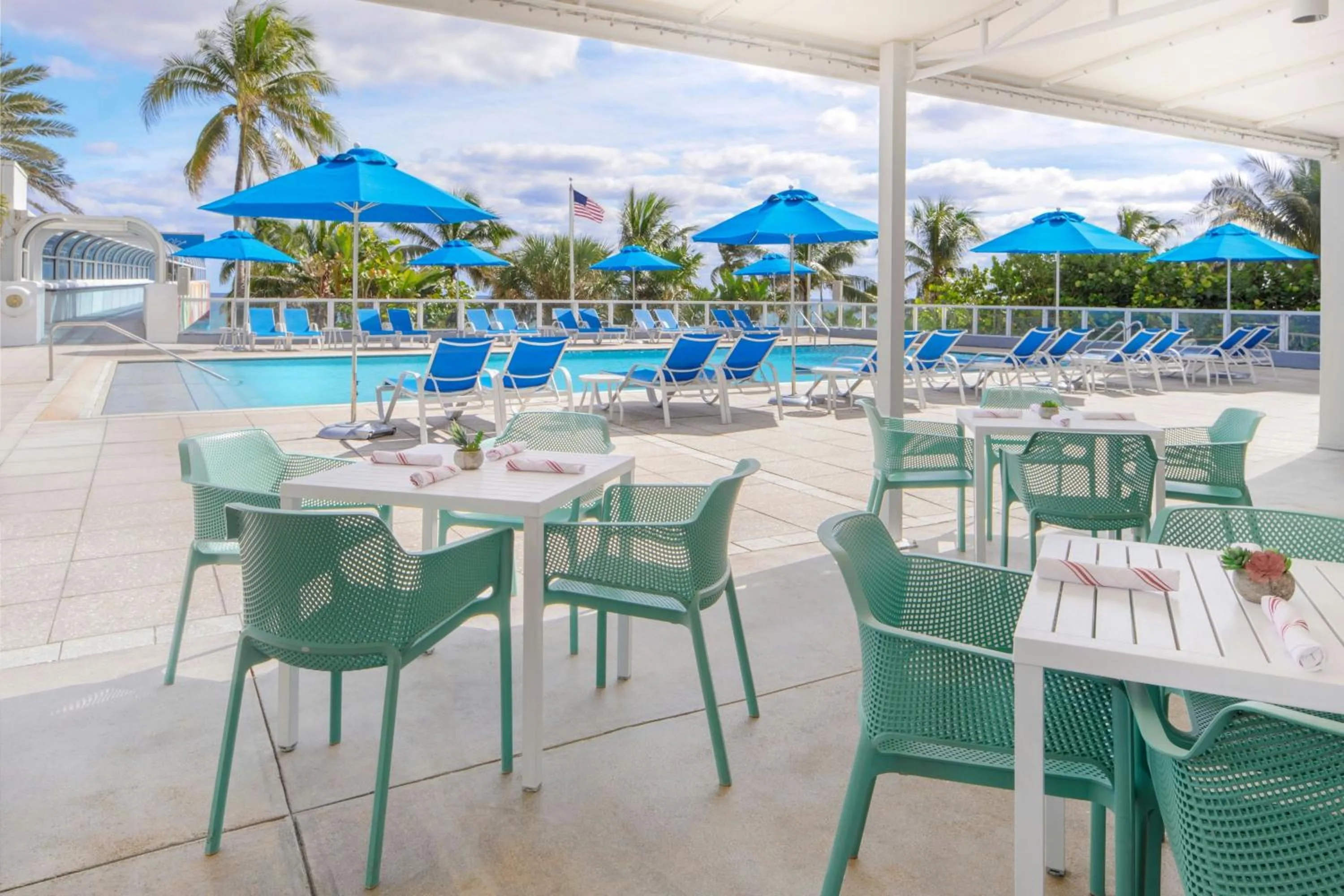 Lounge or bar in The Westin Fort Lauderdale Beach Resort