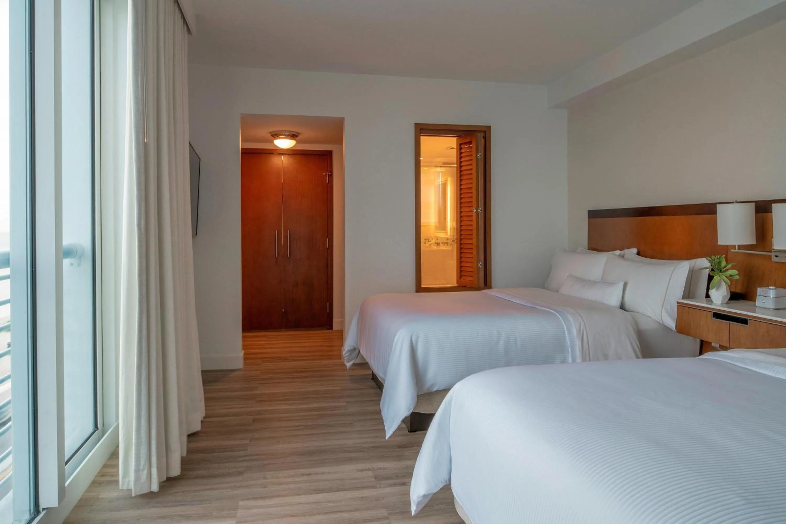 Bedroom, Bed in The Westin Fort Lauderdale Beach Resort