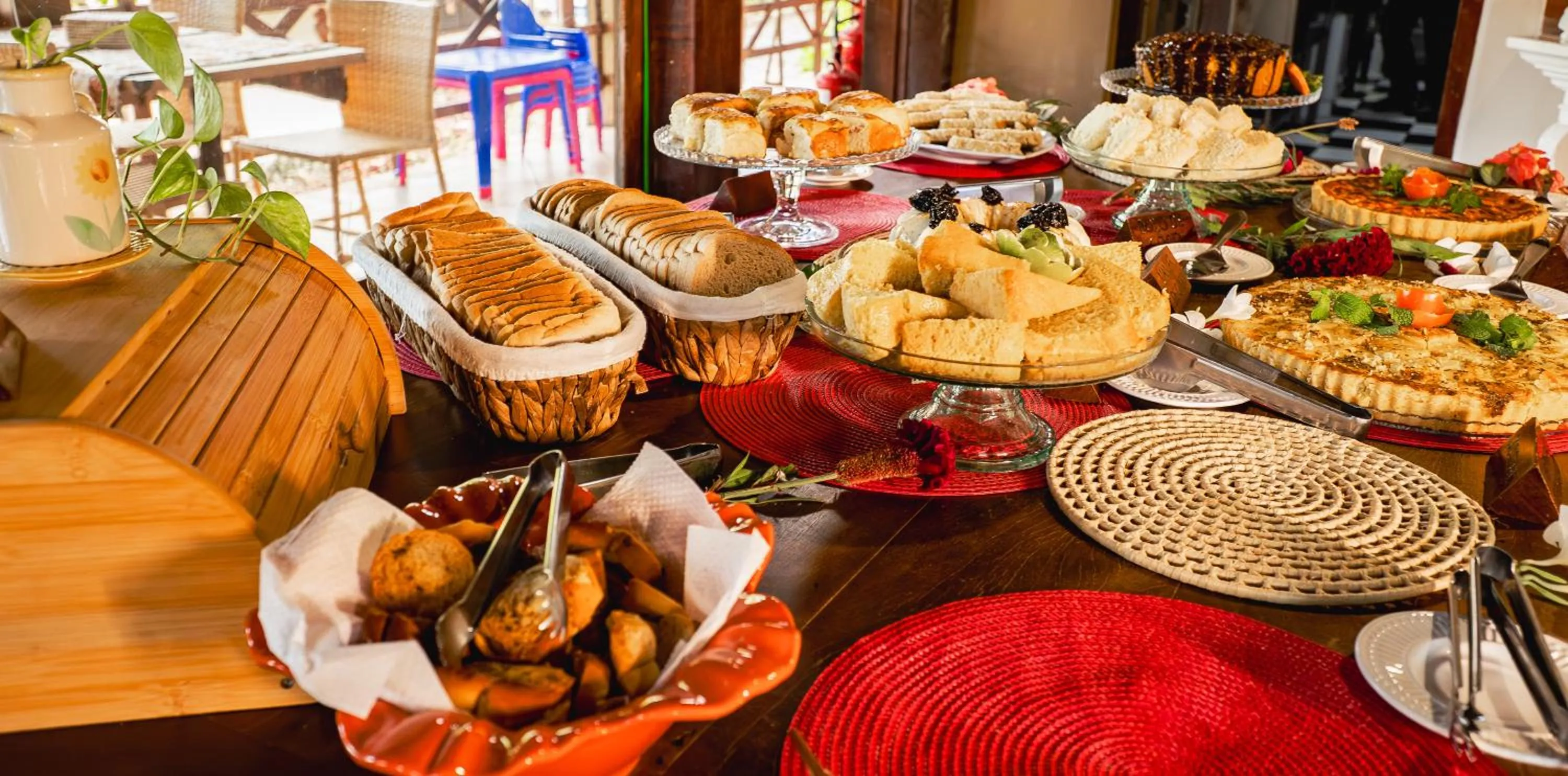 Buffet breakfast in Pousada Bicho Preguiça