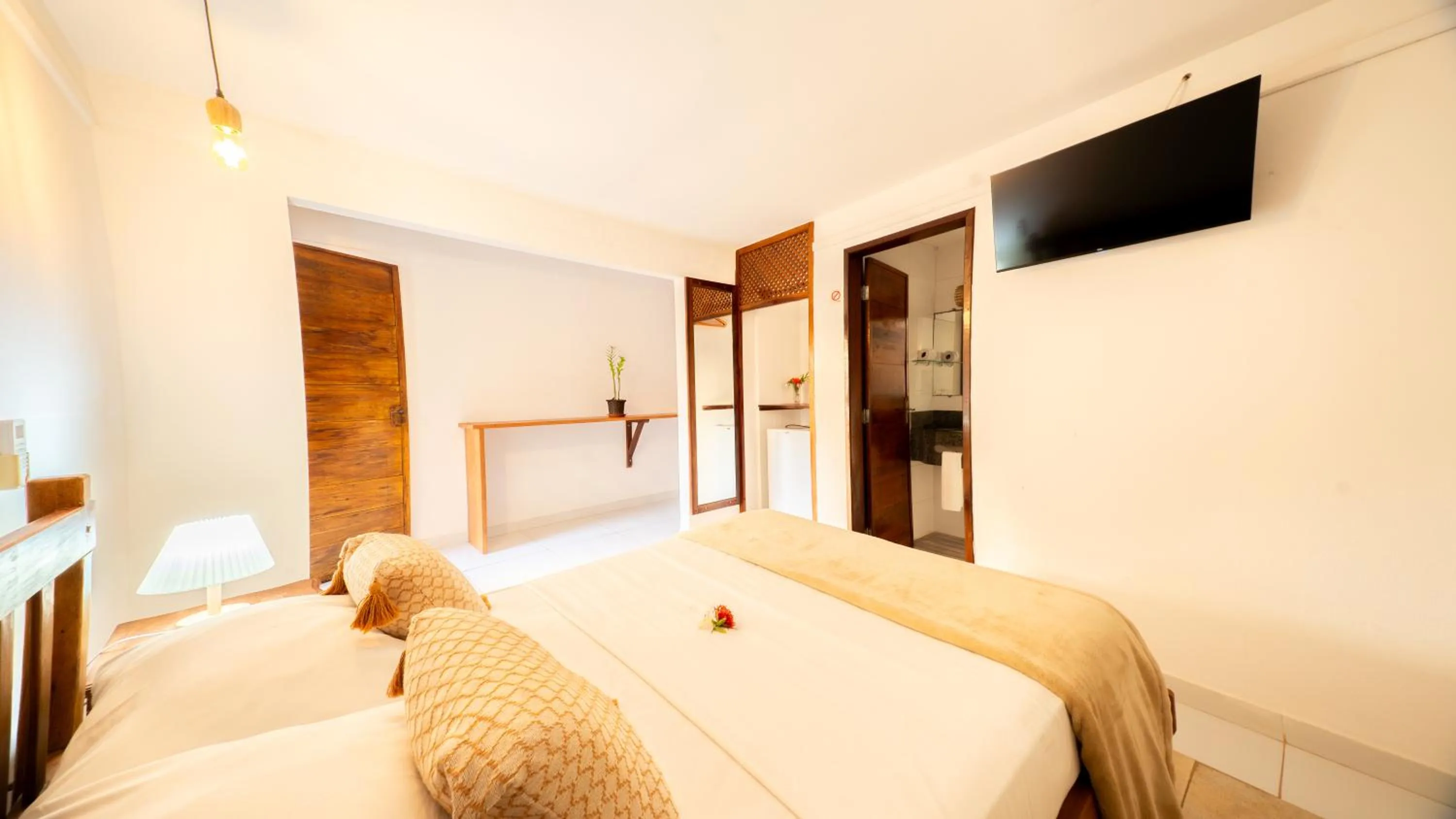 Photo of the whole room, Bed in Pousada Bicho Preguiça