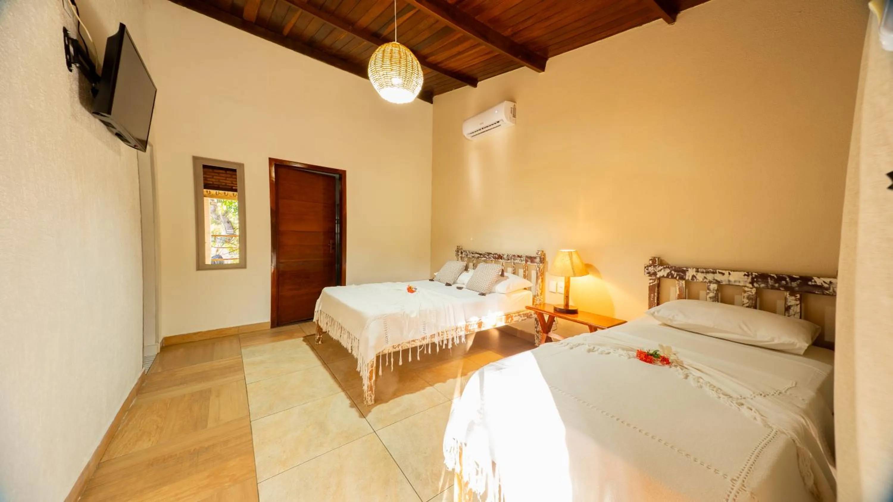 Photo of the whole room, Bed in Pousada Bicho Preguiça