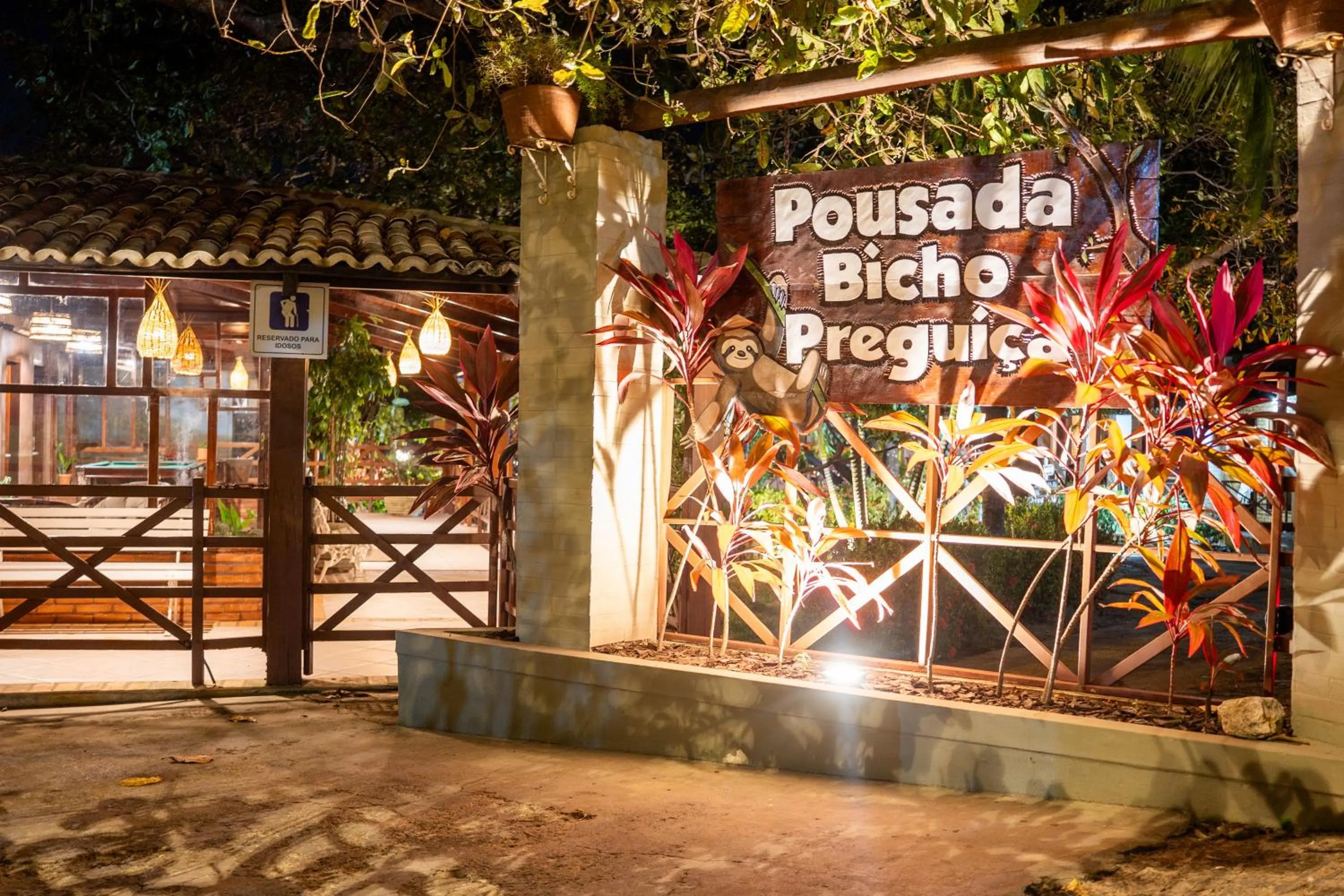 Facade/entrance in Pousada Bicho Preguiça