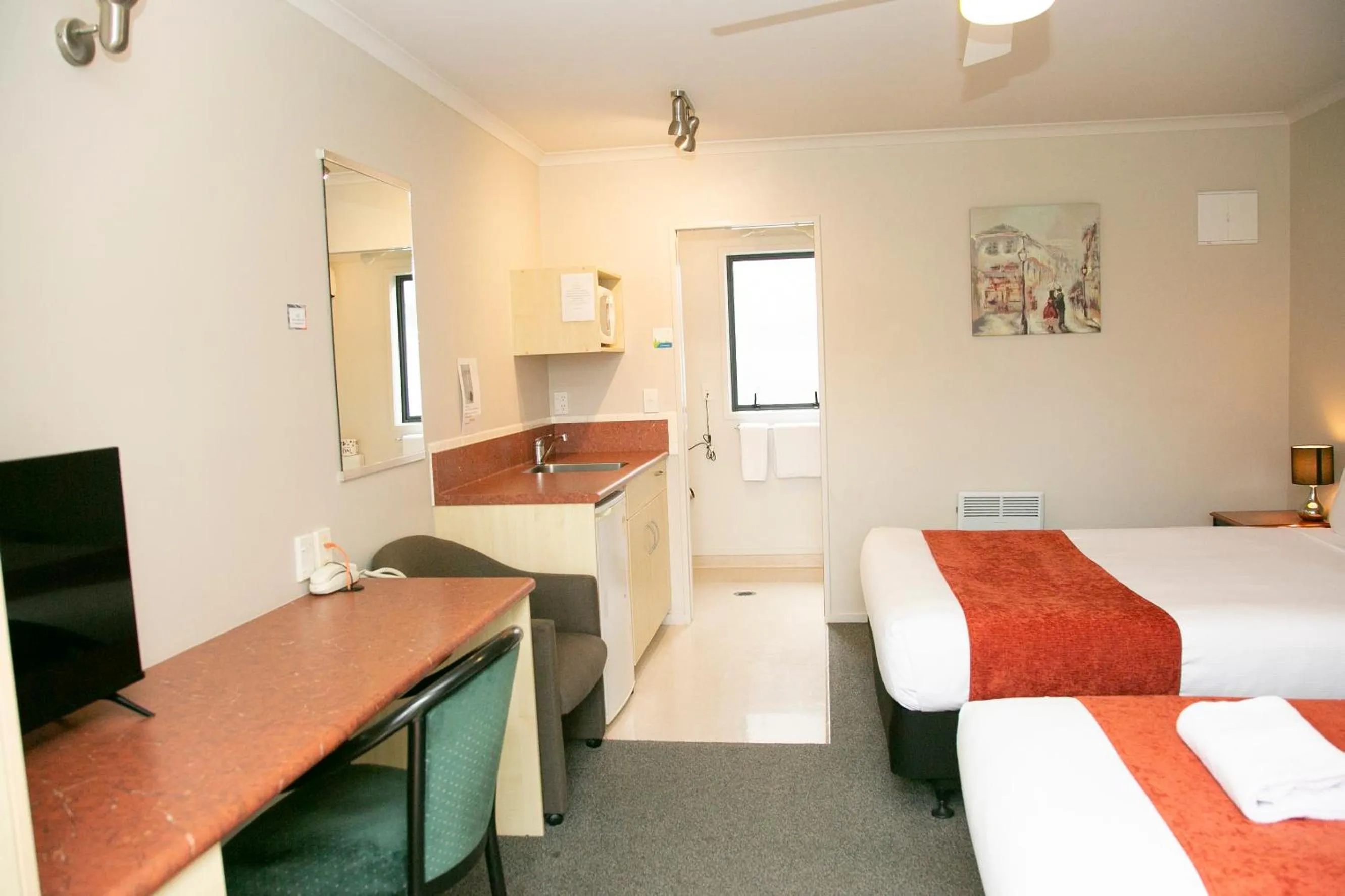 kitchen, Bed in Bella Vista Motel Hamilton