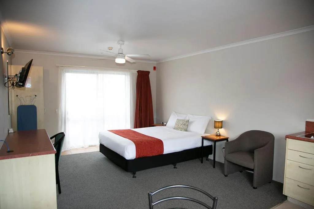 Bed in Bella Vista Motel Hamilton