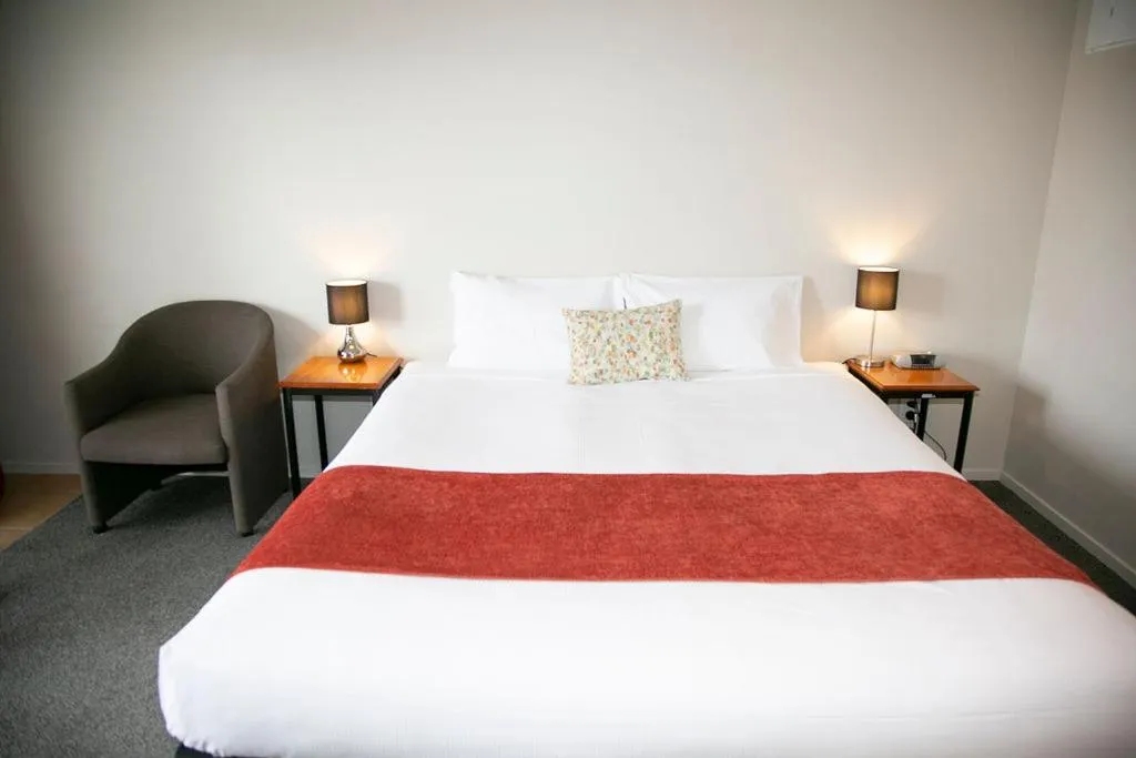 Bed in Bella Vista Motel Hamilton